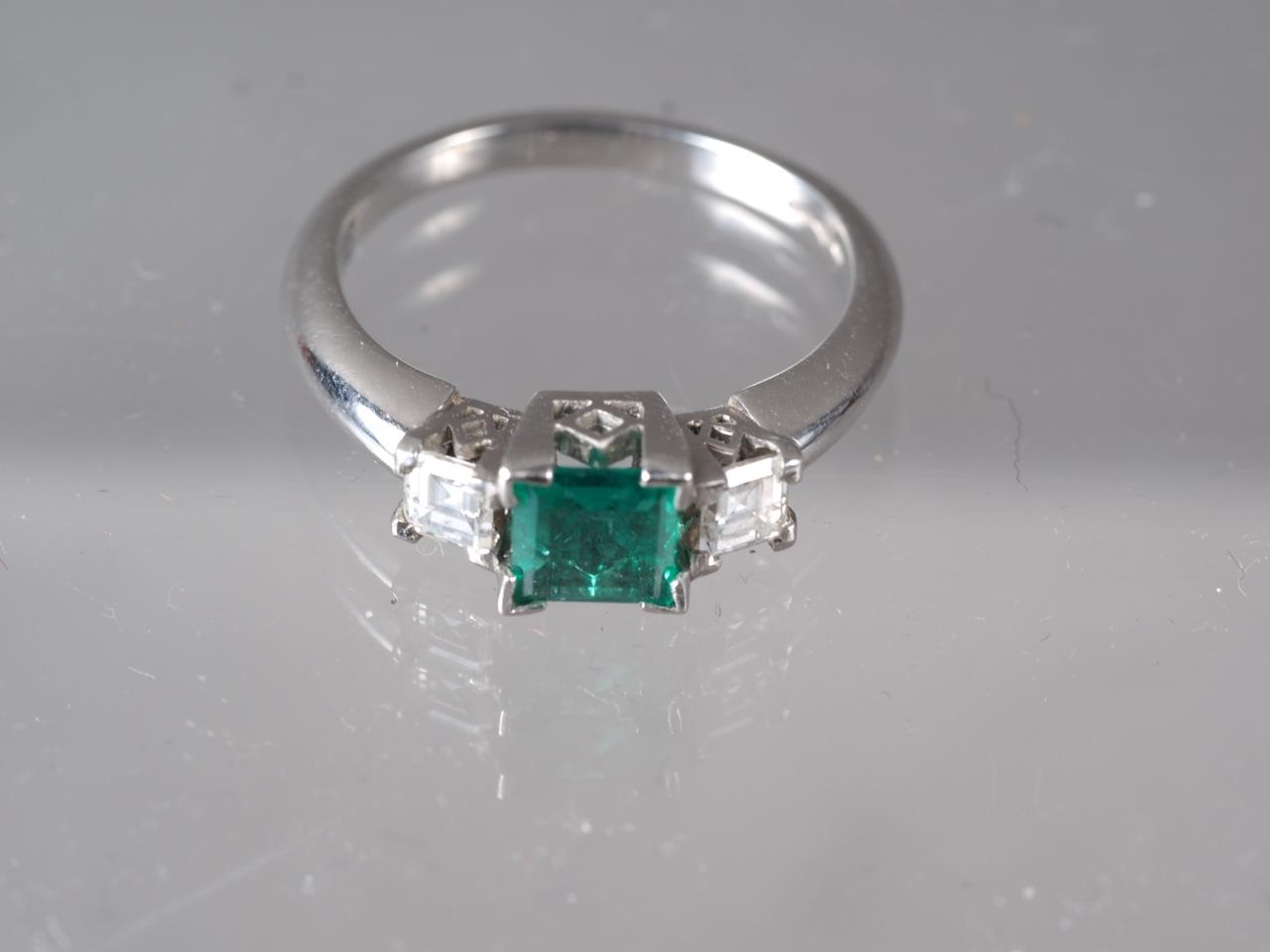 An Art Deco style 18ct white gold emerald and diamond ring, size O/P, 6.3g