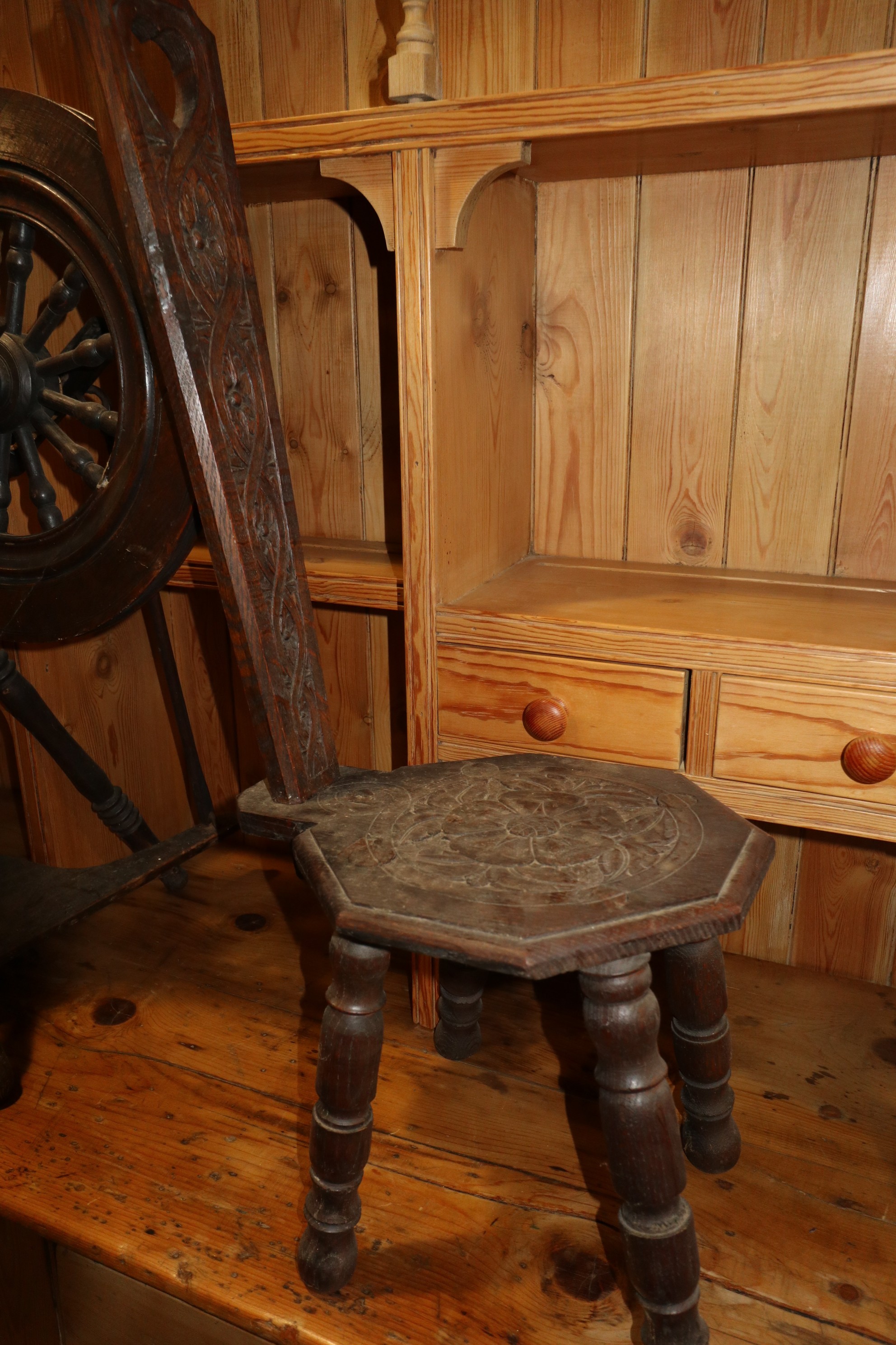 An oak and ash upright spinning wheel, 33" high, and a chip carved oak spinning stool with octagonal - Image 3 of 3