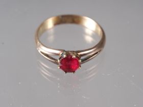 A yellow metal ring, set single ruby, size P, 3.1g