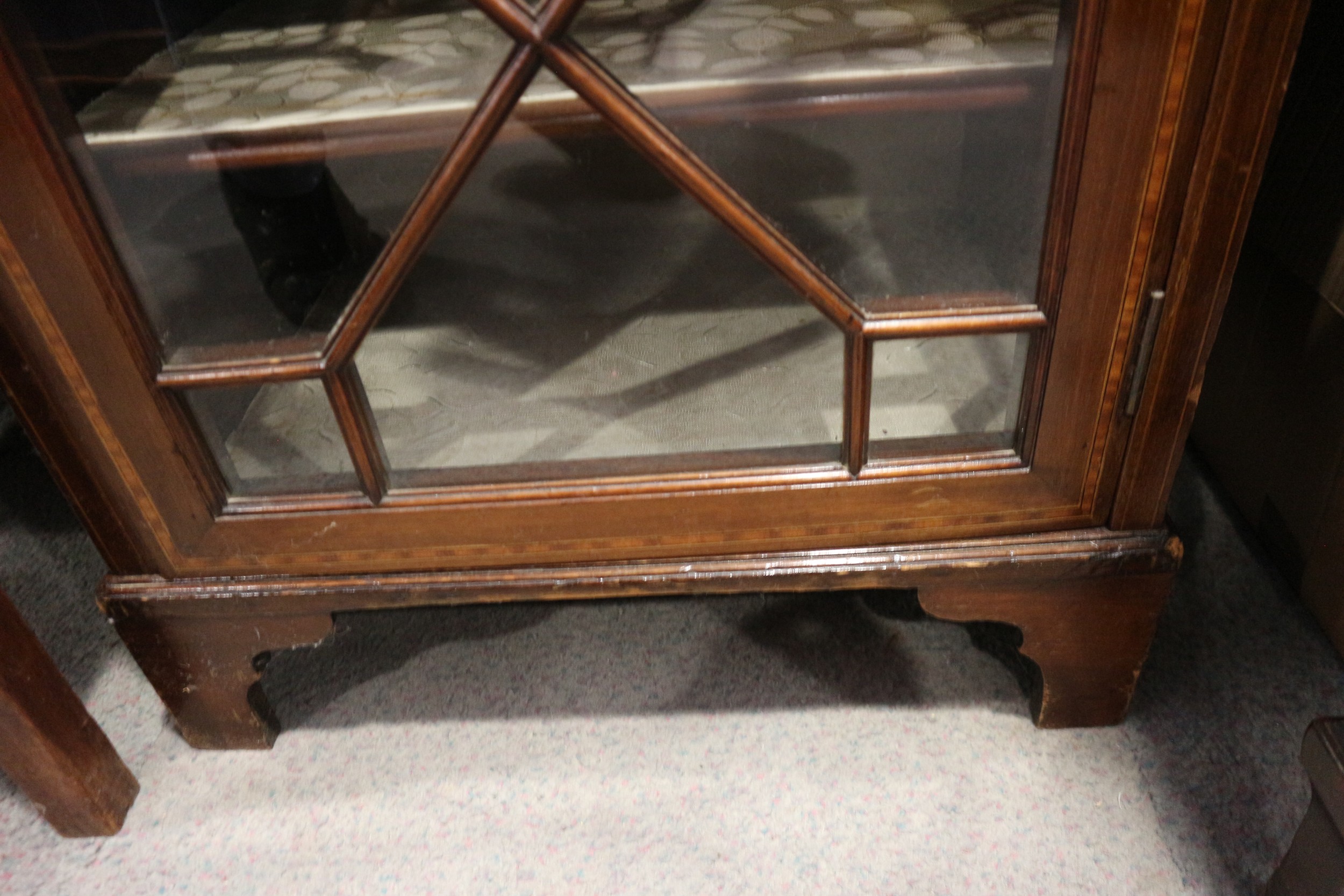 A mahogany astragal glazed display cabinet, fitted one door and four shelves, 19" wide x 13 1/2" - Image 3 of 3