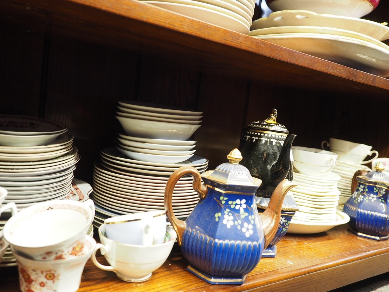 A Wedgwood of Etruria & Barlaston "Kashmar" pattern teaset, a Coalport spiral fluted design part - Image 2 of 2