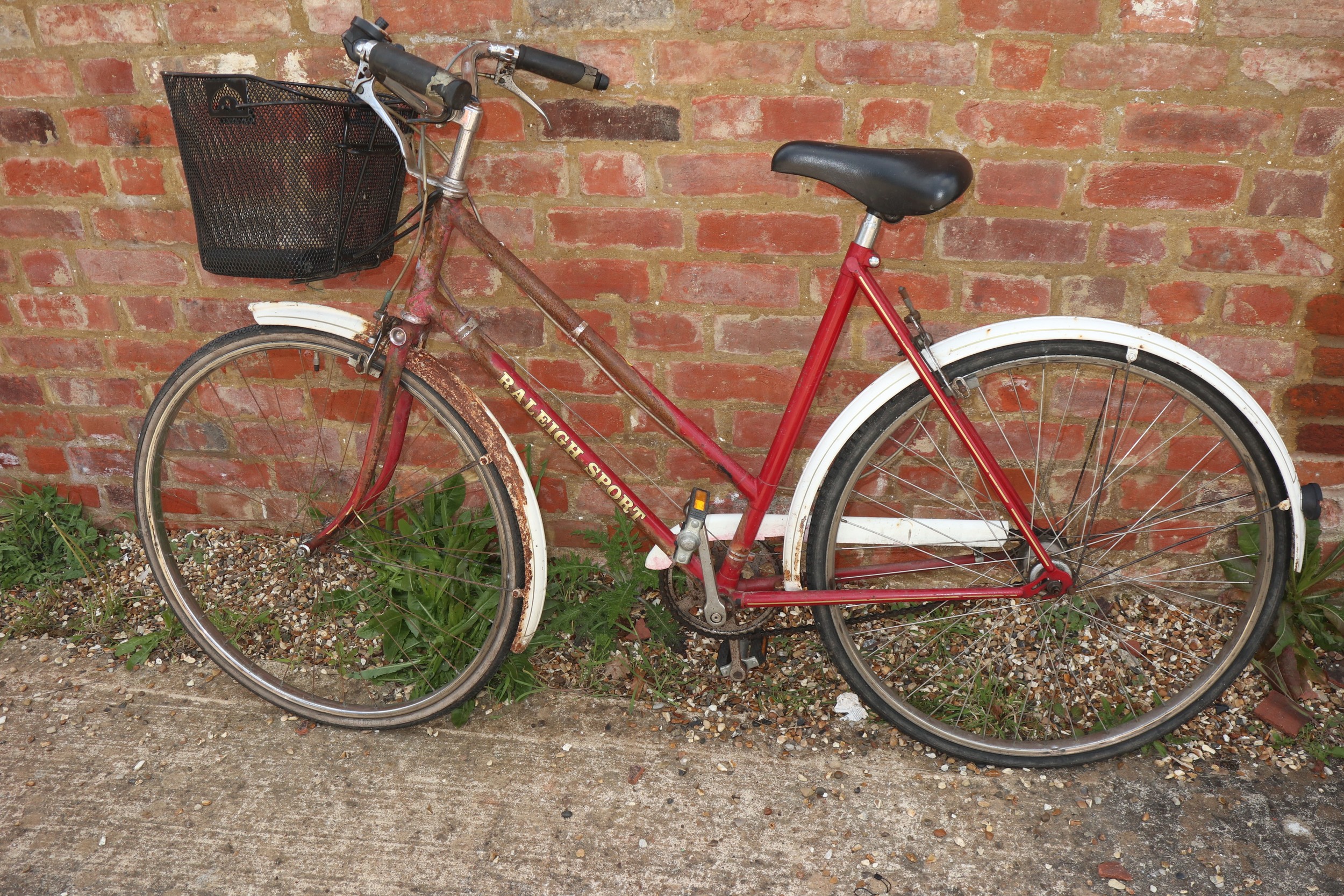 A gentleman's vintage New Hudson Ltd, St George's Works bicycle (said to be 1905), and a lady's - Image 2 of 5