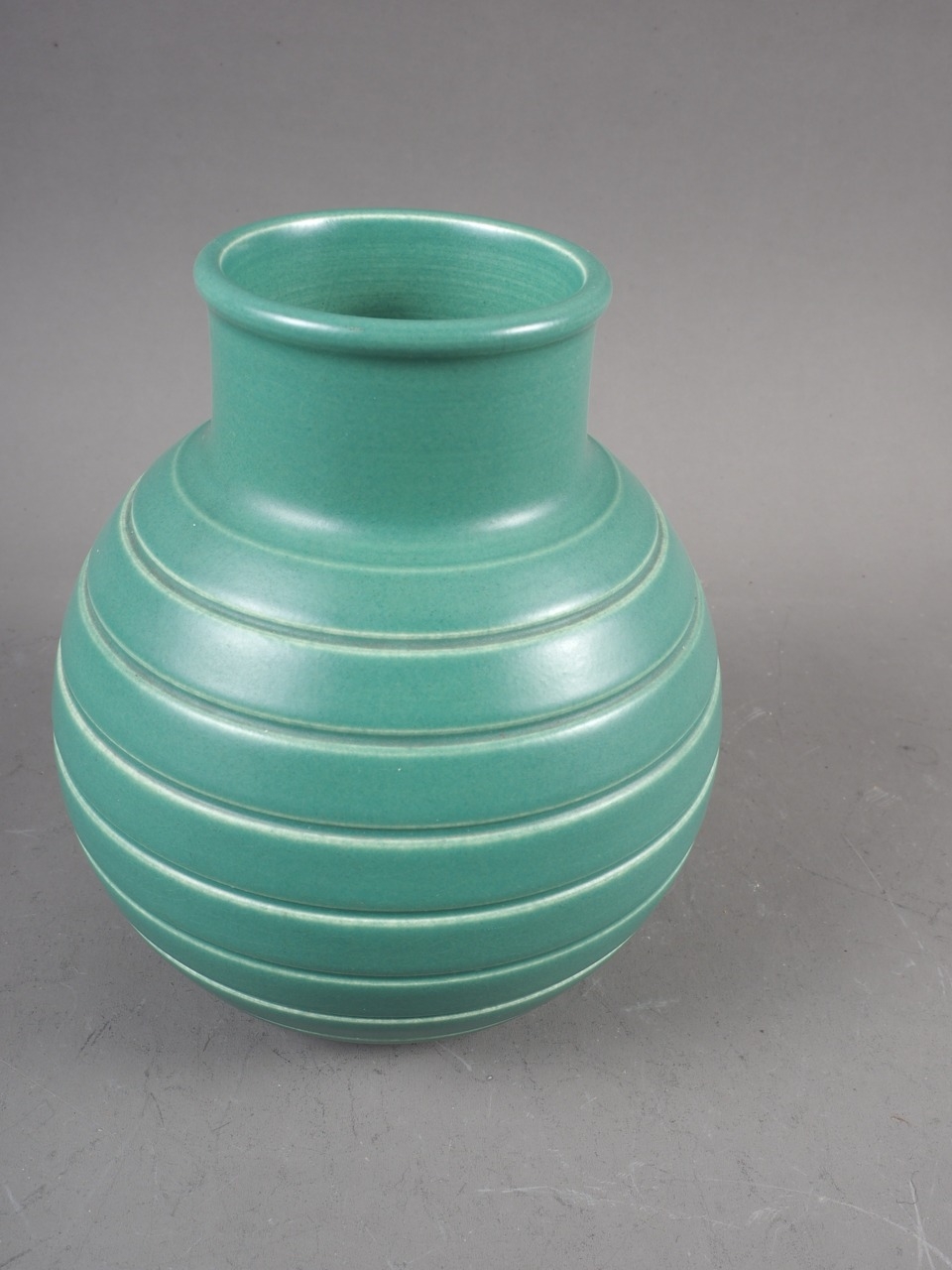 A Keith Murray Wedgwood bulbous green glazed vase with line design, 6 1/4" high, and three Keith - Image 5 of 6