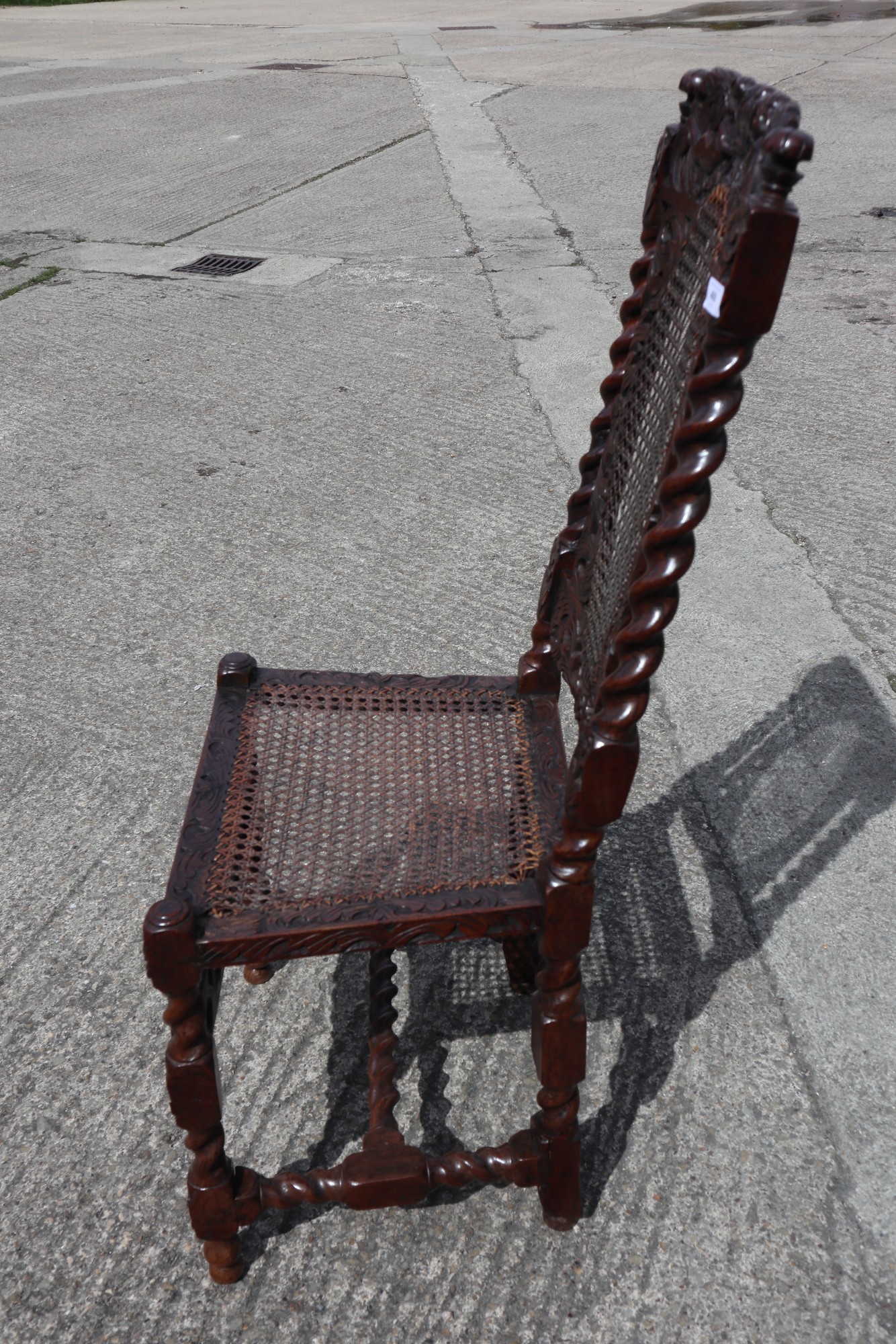 A late 17th century carved walnut side chair with oval cane back panel, cane seat and cherubim - Image 4 of 5