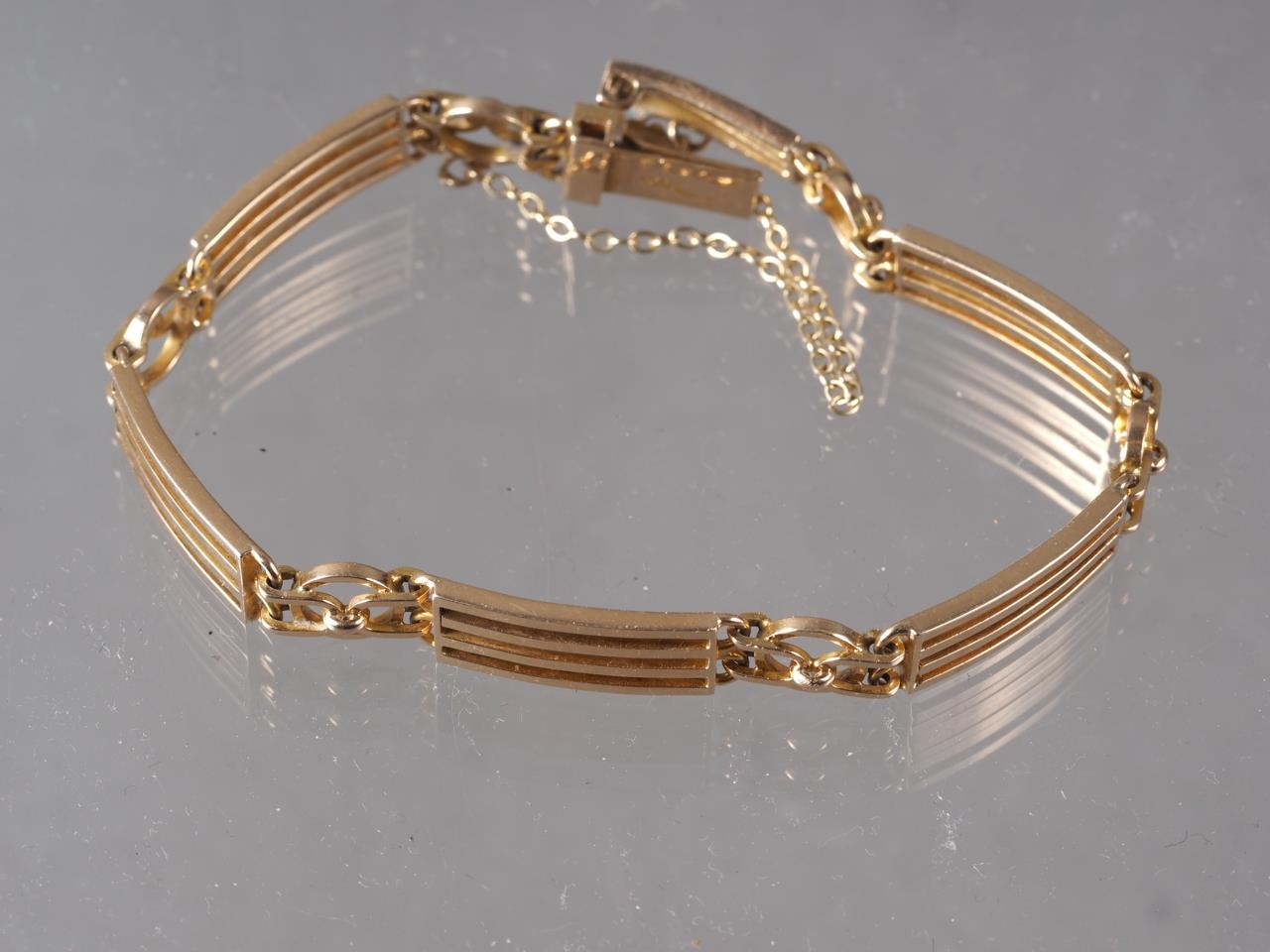 A 15ct gold four-bar gate bracelet, 12.4g