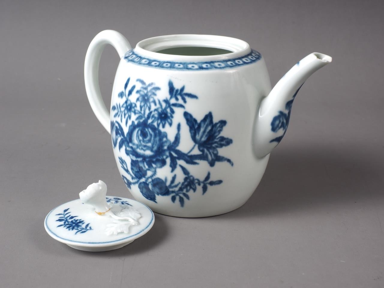 An 18th century Worcester porcelain drum teapot with floral decoration, 4" high (chips to spout, - Image 6 of 7