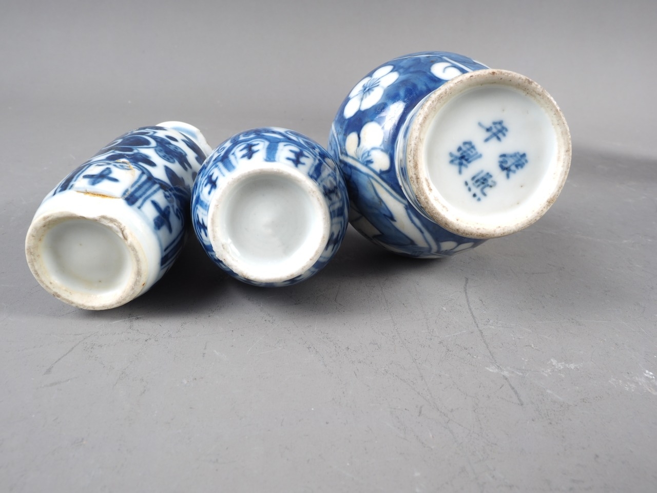 A pair of Chinese porcelain crackle ware vases with figure decoration, 8" high, a similar cylinder - Image 9 of 32
