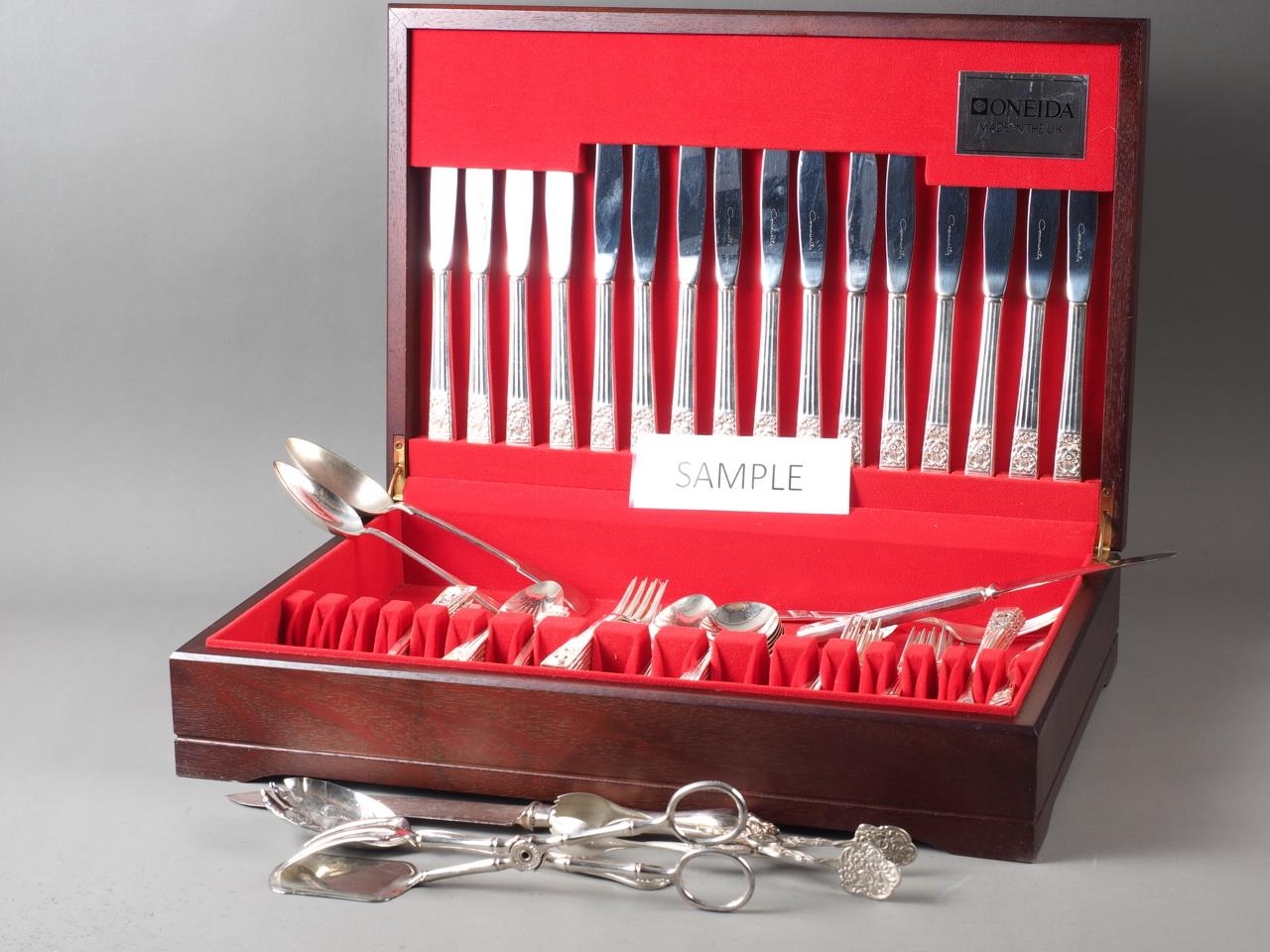 A quantity of loose silver plated cutlery and a part canteen of Community Plate