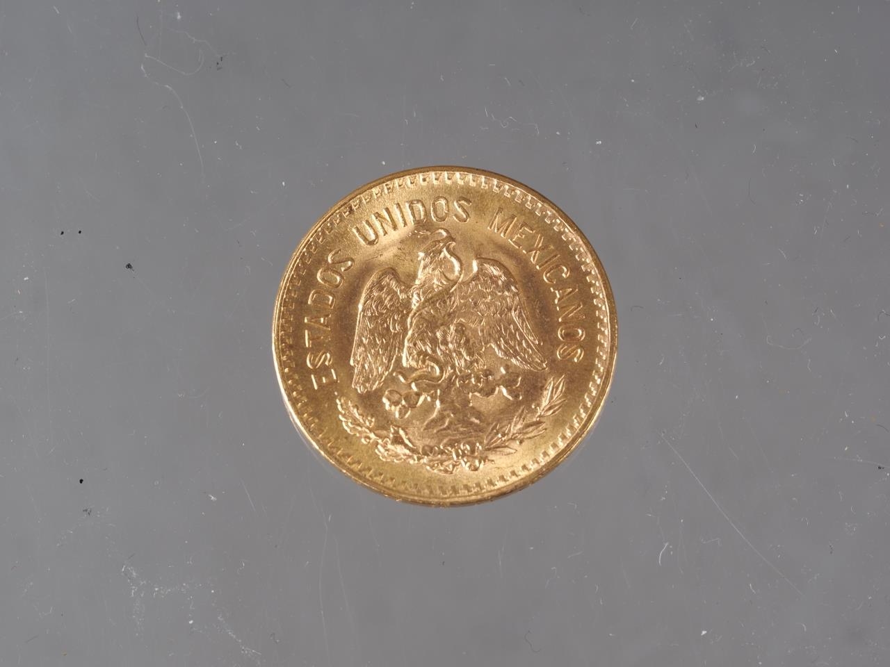 A Mexican 10 pesos gold coin, 8.3g - Image 2 of 2