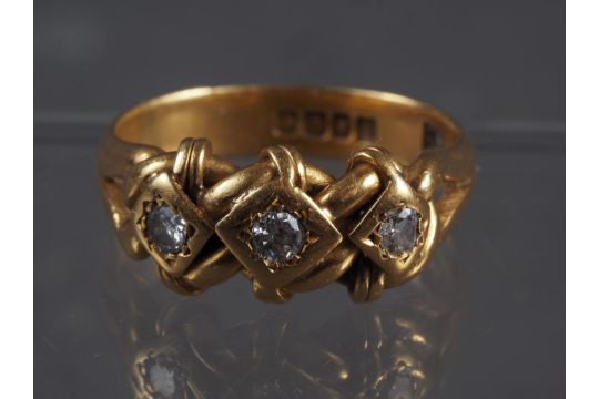 An 18ct gold and three-stone diamond dress ring, 7.7g, size Q - Image 1 of 2