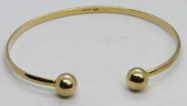 A 9ct gold bangle, 8.