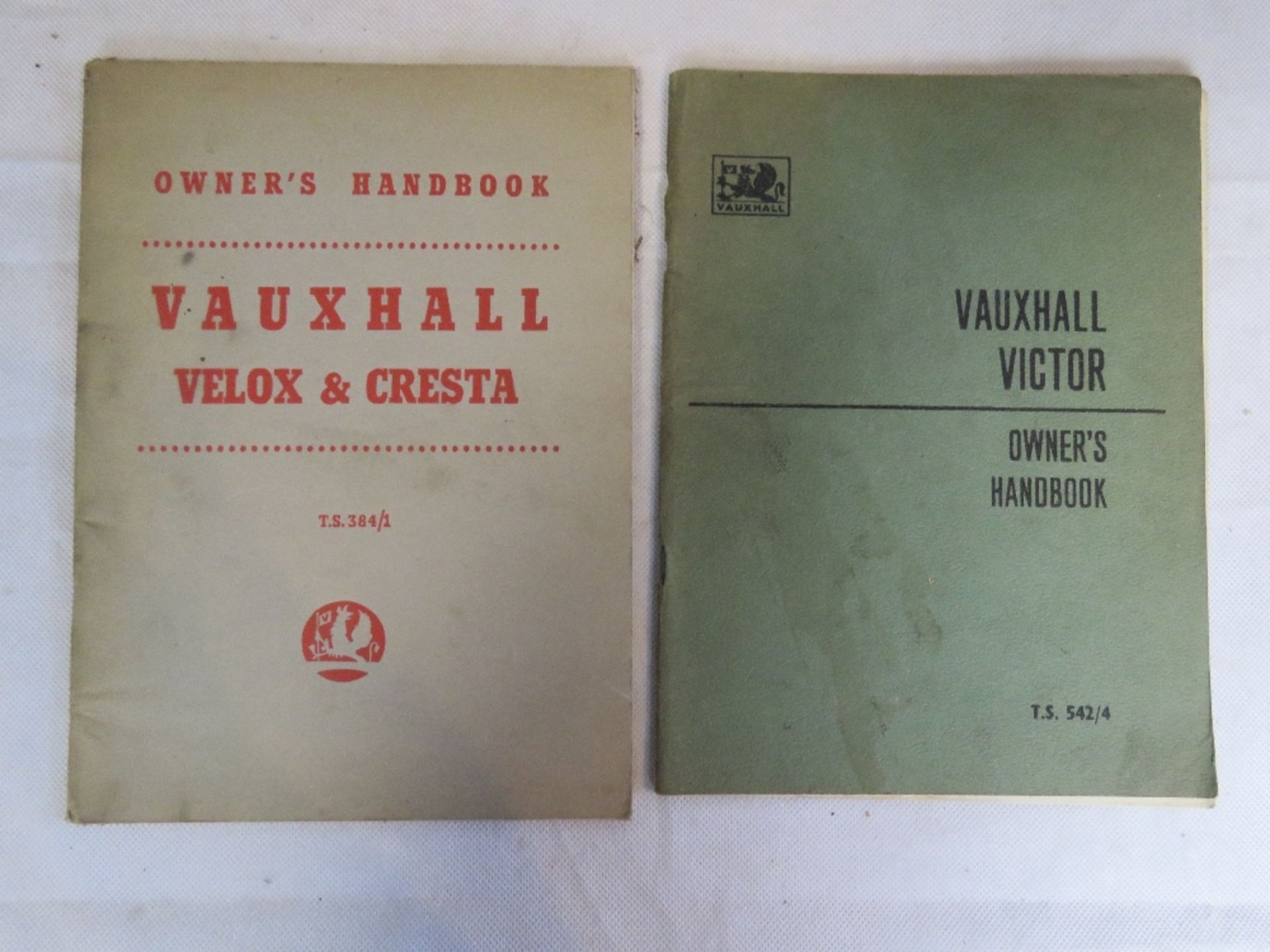 A quantity of Vauxhall handbooks and Pearson's car servicing books. - Image 5 of 5