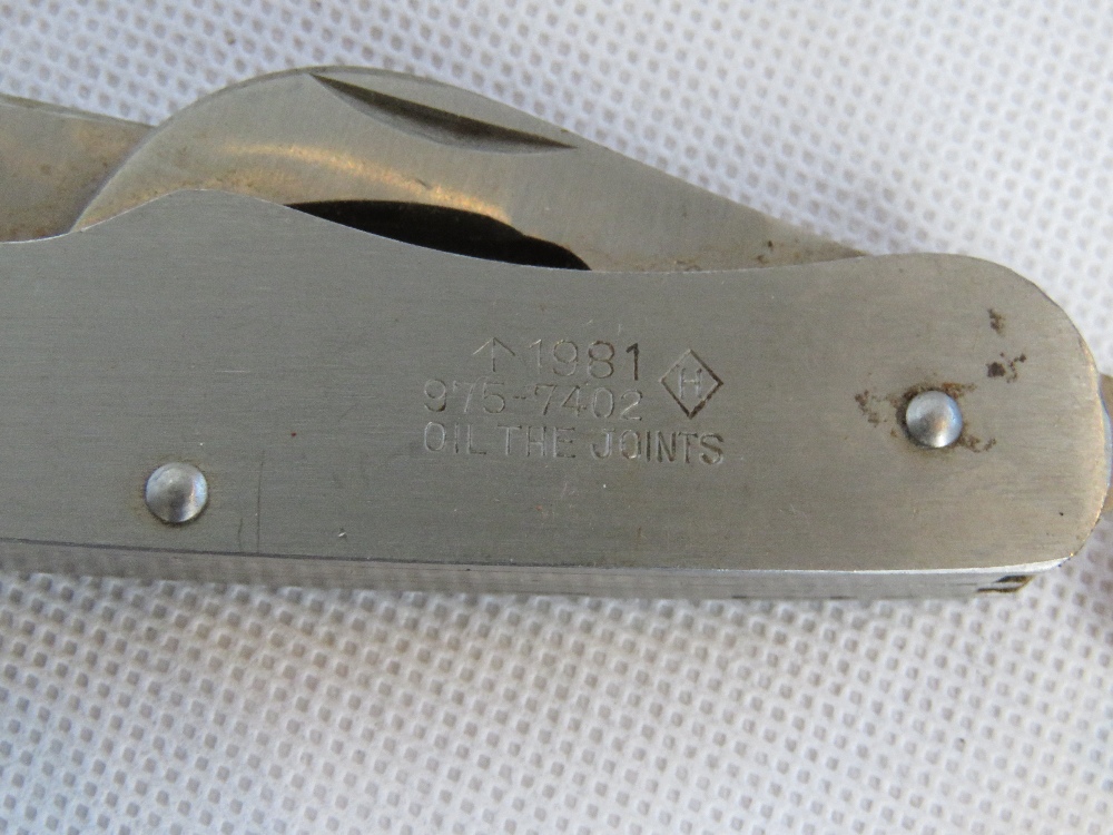 Three pocket knives including an army boot jack knife, a 1981 knife with broad arrow upon, - Image 3 of 3