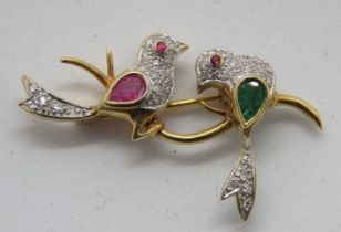 A superb 18ct gold brooch in the form of two lovebirds,