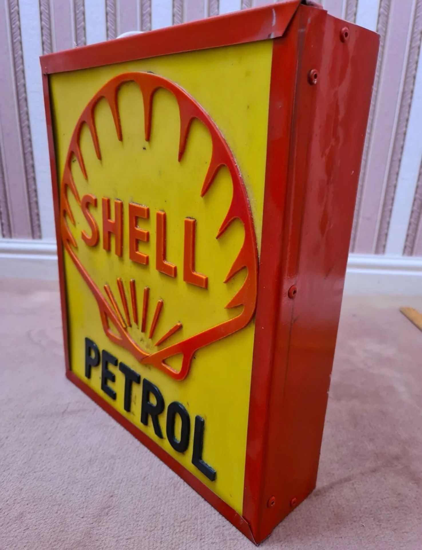 A contemporary illuminated Shell Petrol box sign, approx 42 x 36 x 10cm. - Image 7 of 8
