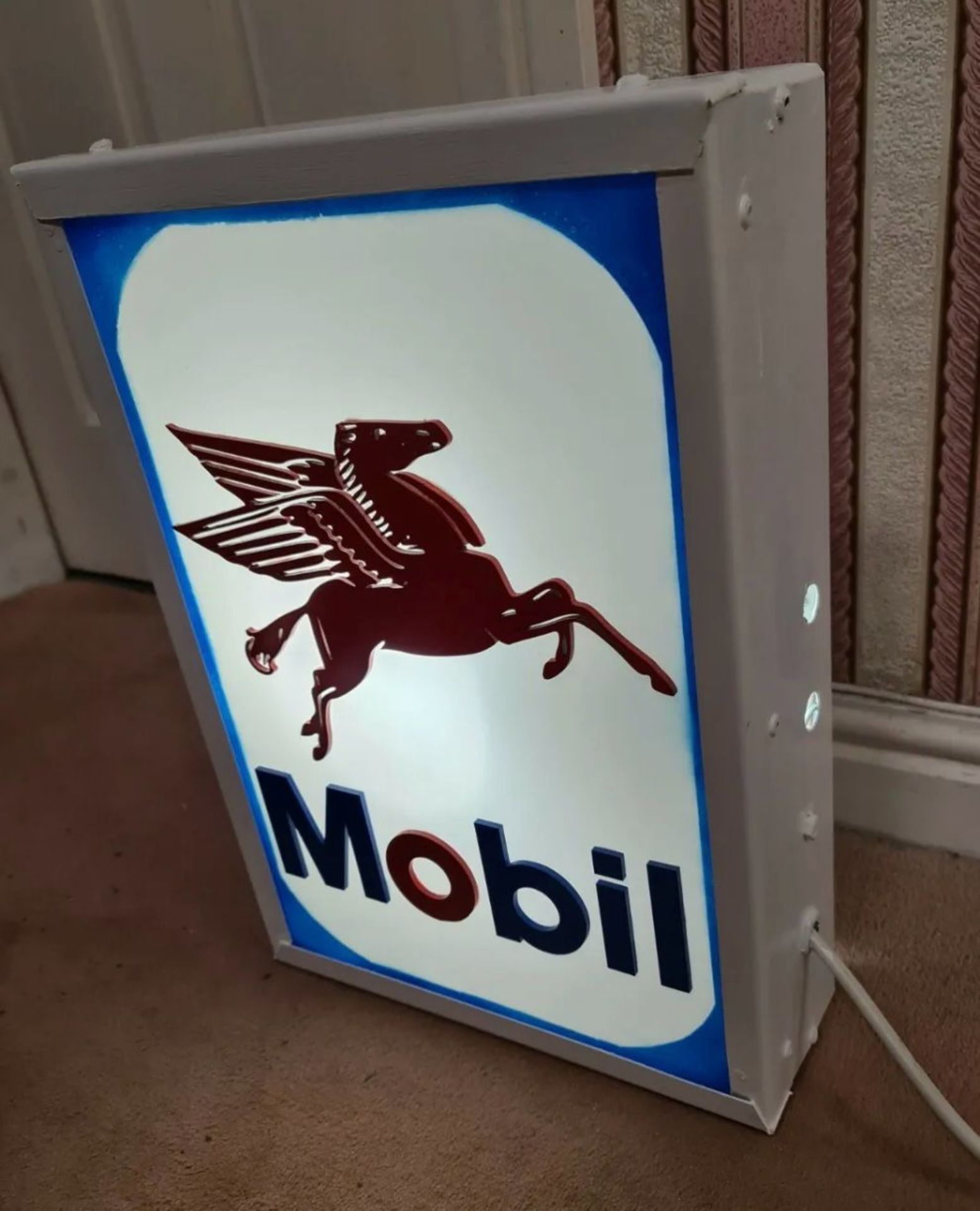 A contemporary illuminated Mobile Pegasus box sign, 43 x 32 x 9cm. - Image 5 of 6