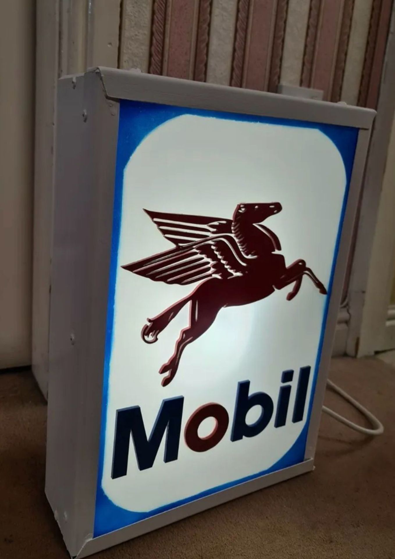 A contemporary illuminated Mobile Pegasus box sign, 43 x 32 x 9cm. - Image 6 of 6