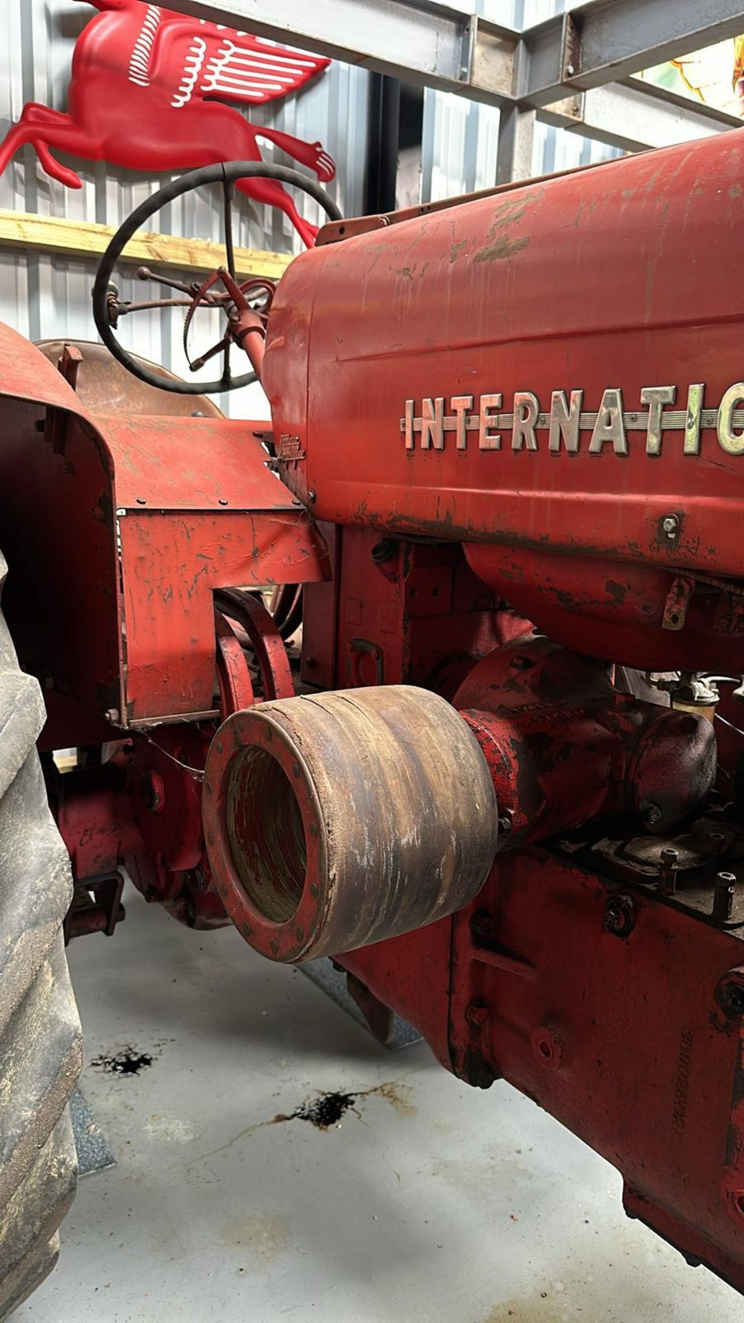 International 400 series tractor. - Image 8 of 10