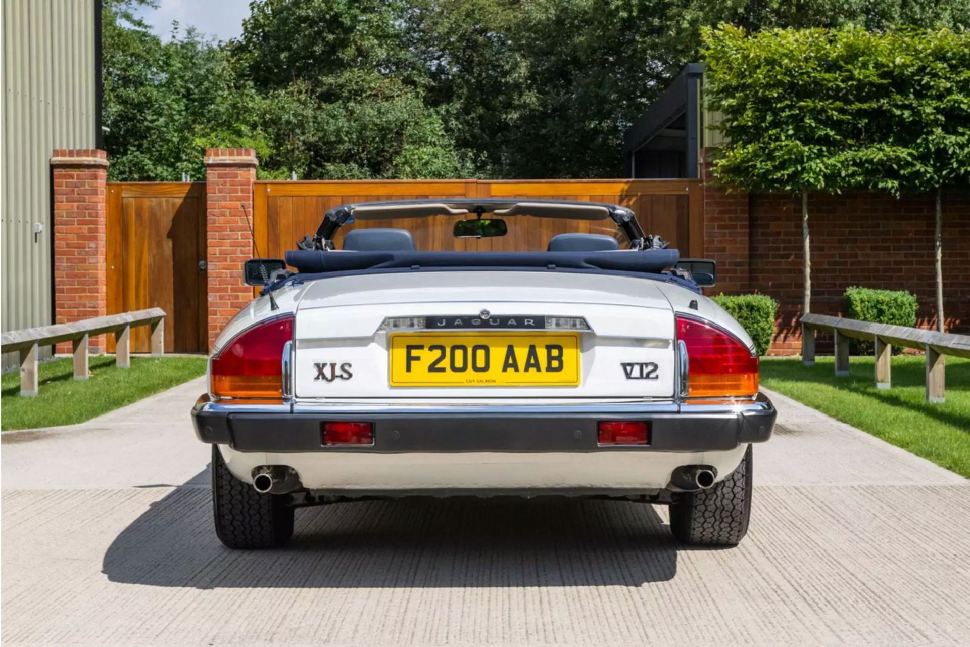 Jaguar XJ-S Convertible 1989. Just 19800 miles from new! - Image 5 of 10