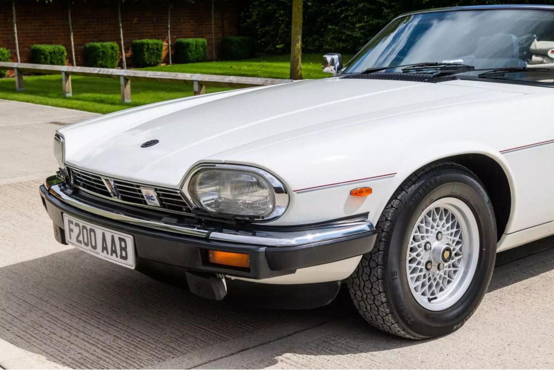 Jaguar XJ-S Convertible 1989. Just 19800 miles from new! - Image 3 of 10