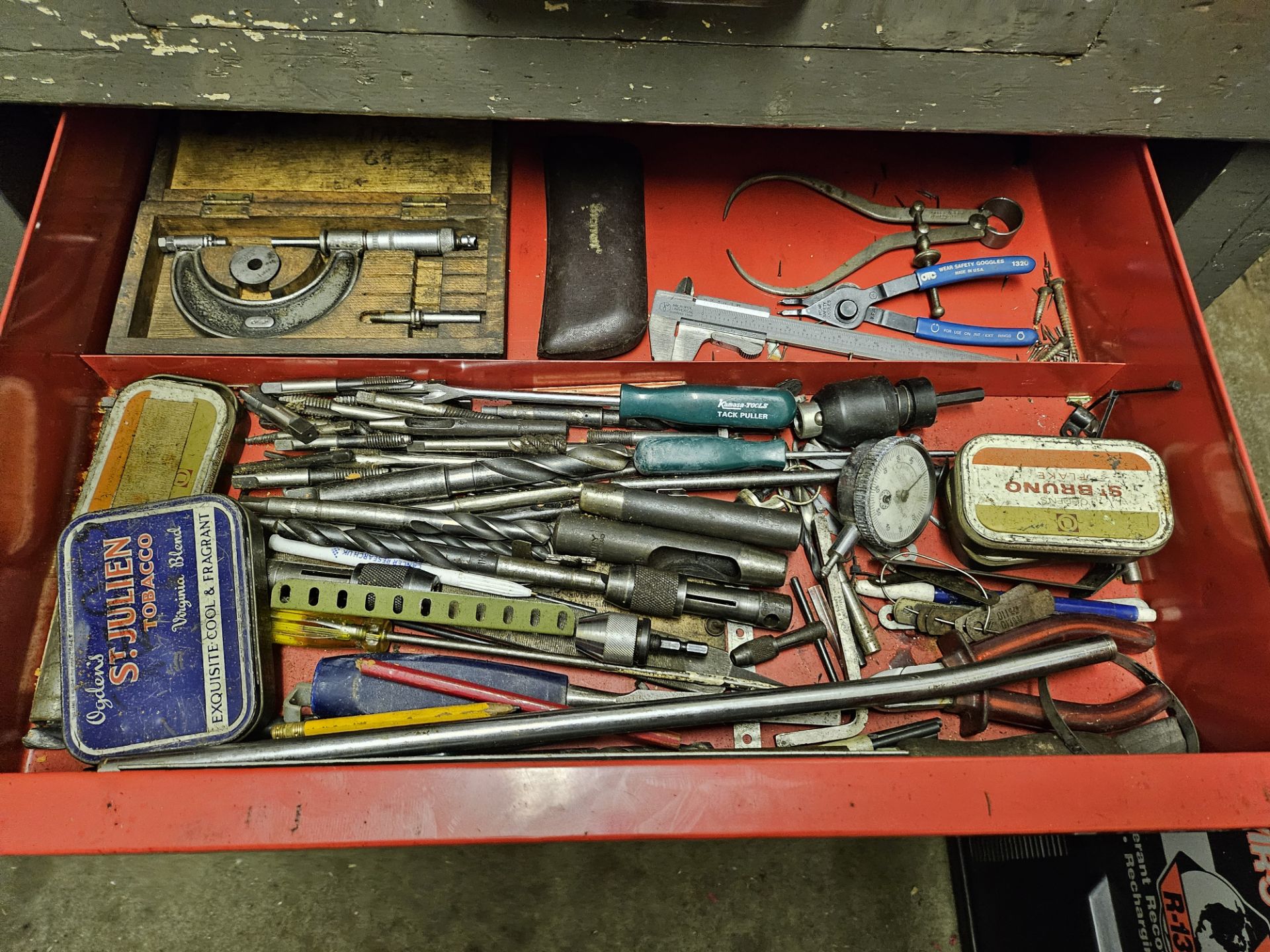 A comprehensive home garage car mechanics workshop - Image 51 of 81