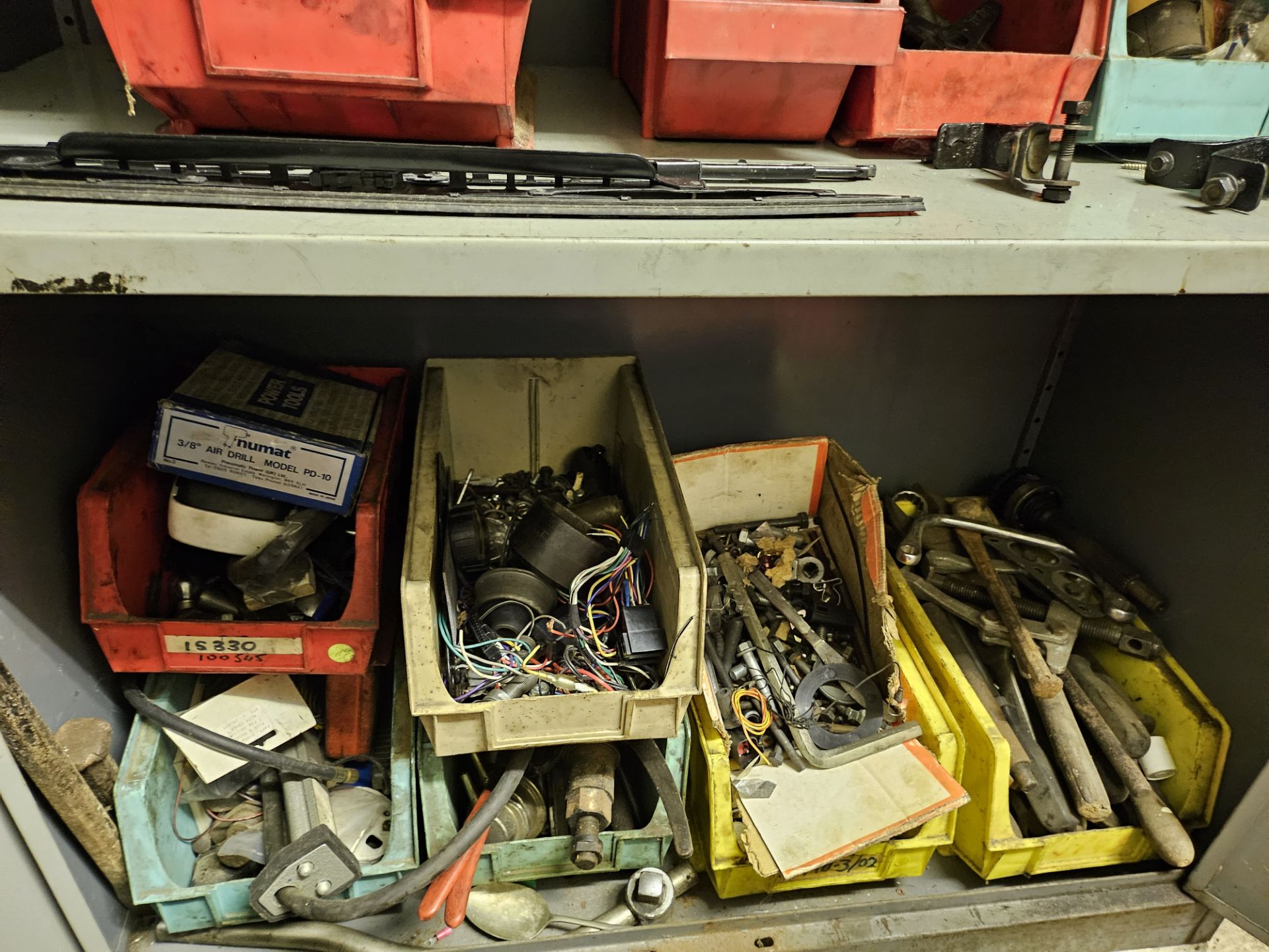 A comprehensive home garage car mechanics workshop - Image 80 of 81