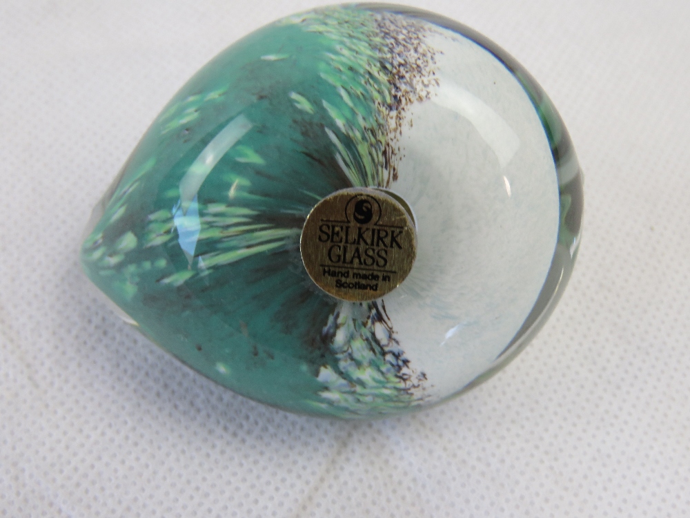 A quantity of paperweights including Swarovski crystal hedgehogs, Mdina glass, Selkirk glass, - Image 6 of 8