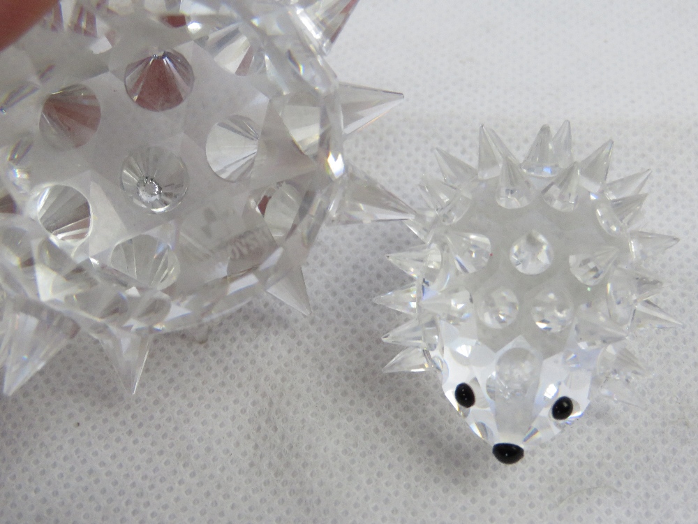 A quantity of paperweights including Swarovski crystal hedgehogs, Mdina glass, Selkirk glass, - Image 8 of 8