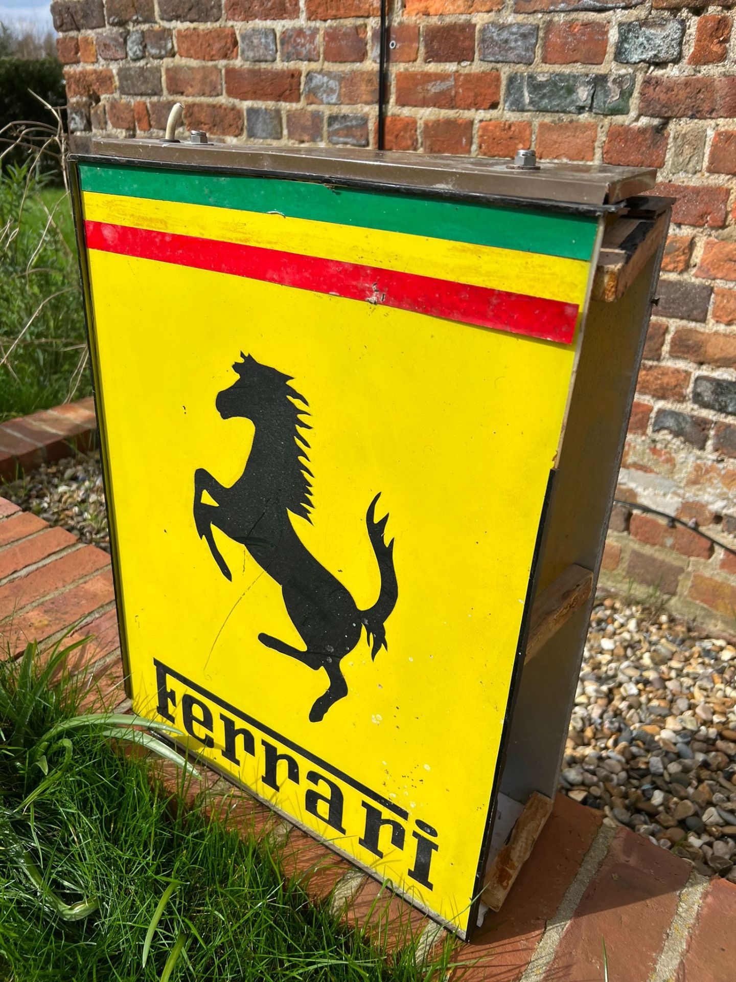 A vintage Ferrari illuminated light box. - Bild 3 aus 5