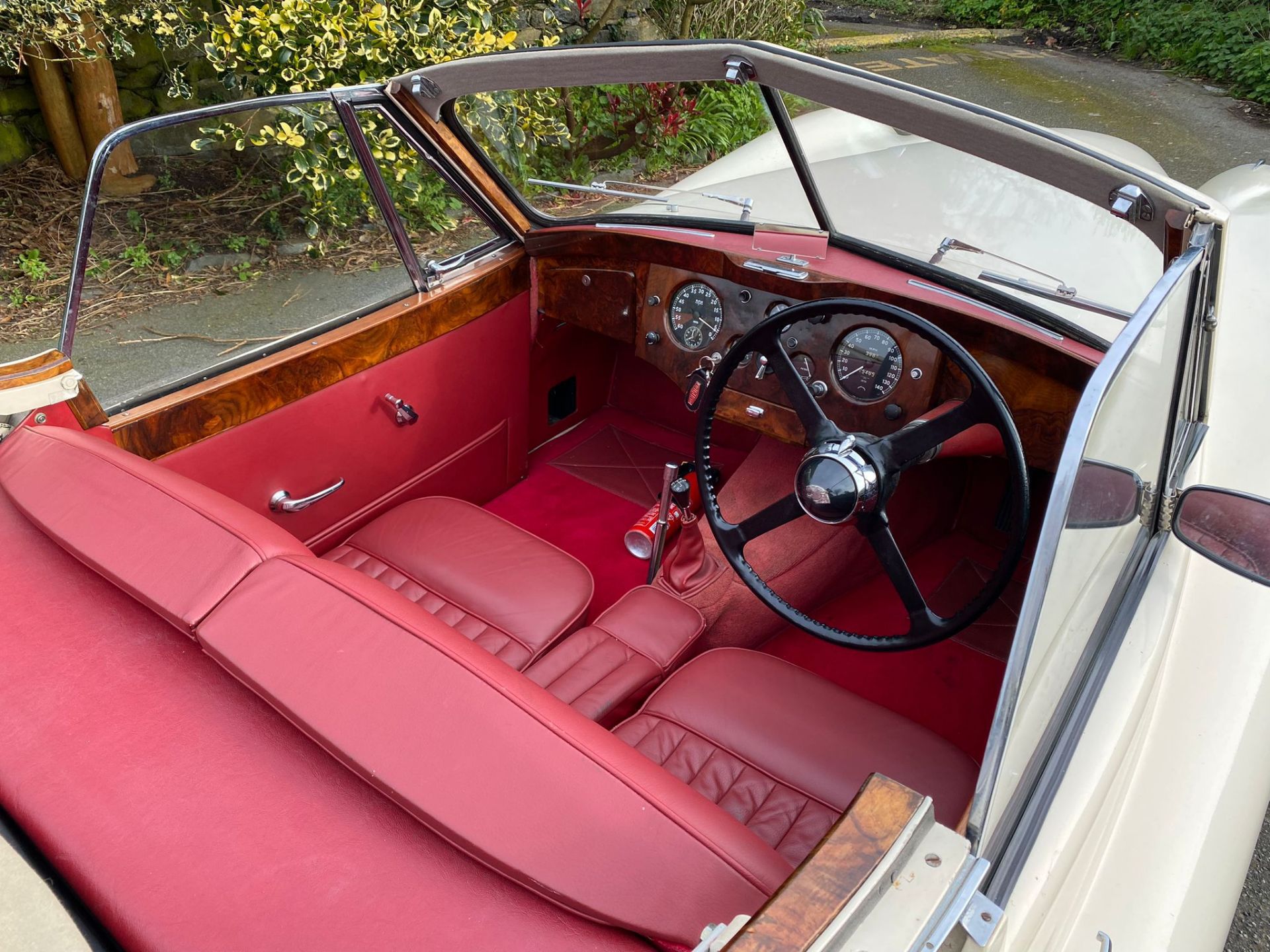 Jaguar XK120 1954 - Image 10 of 32