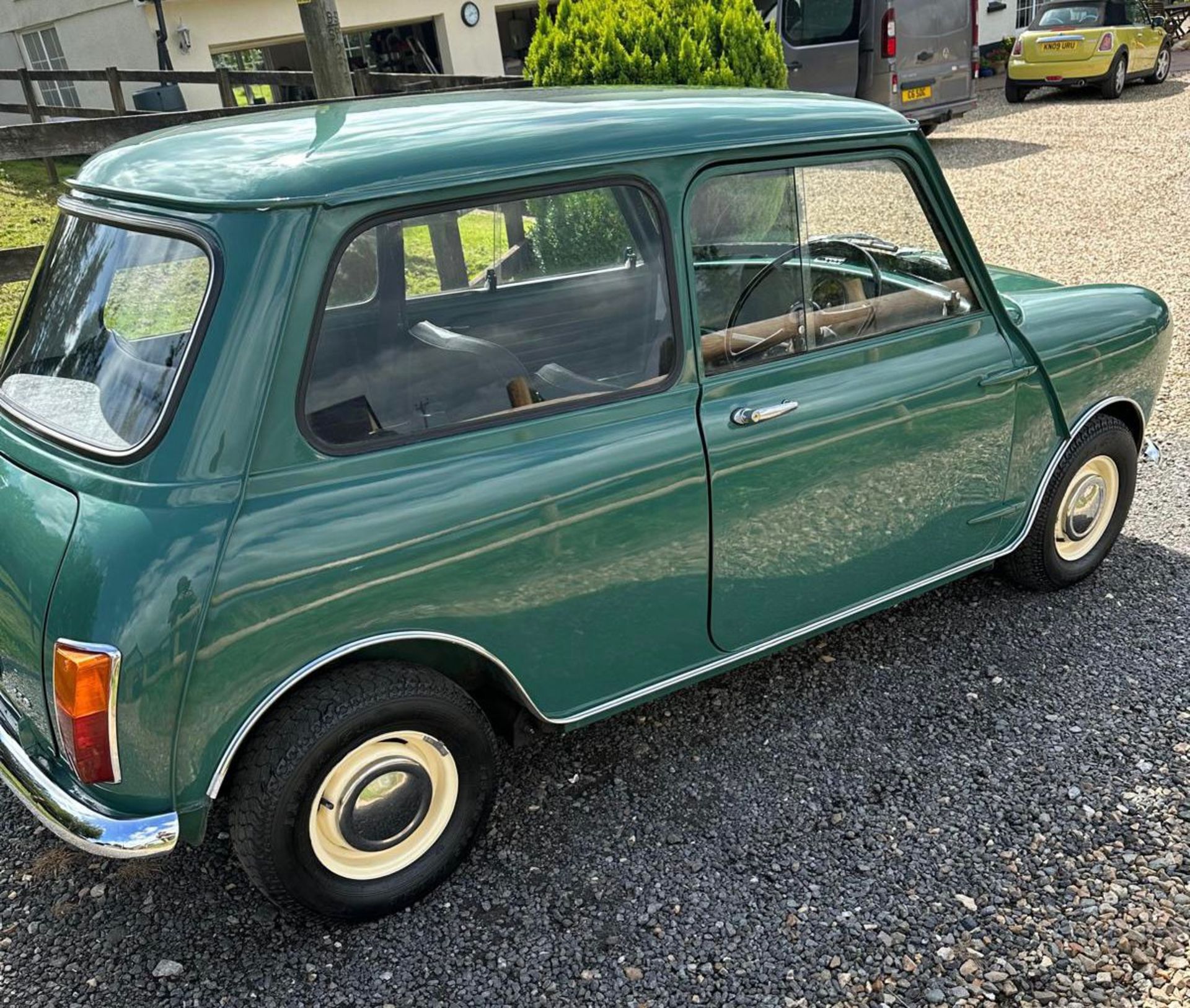 1968 Mini 860 - just 17,000 miles from new! - Image 5 of 27