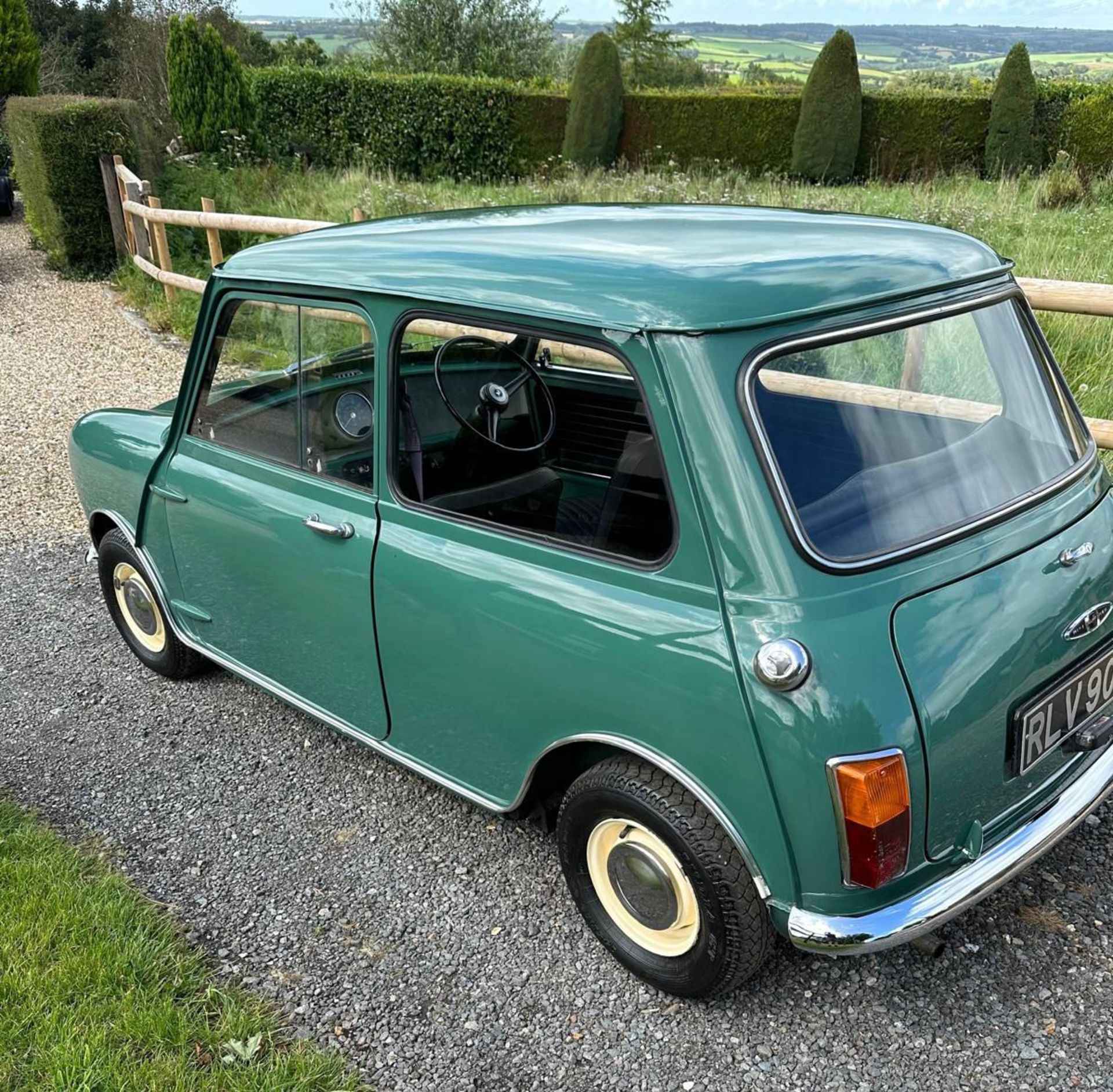 1968 Mini 860 - just 17,000 miles from new! - Image 6 of 27