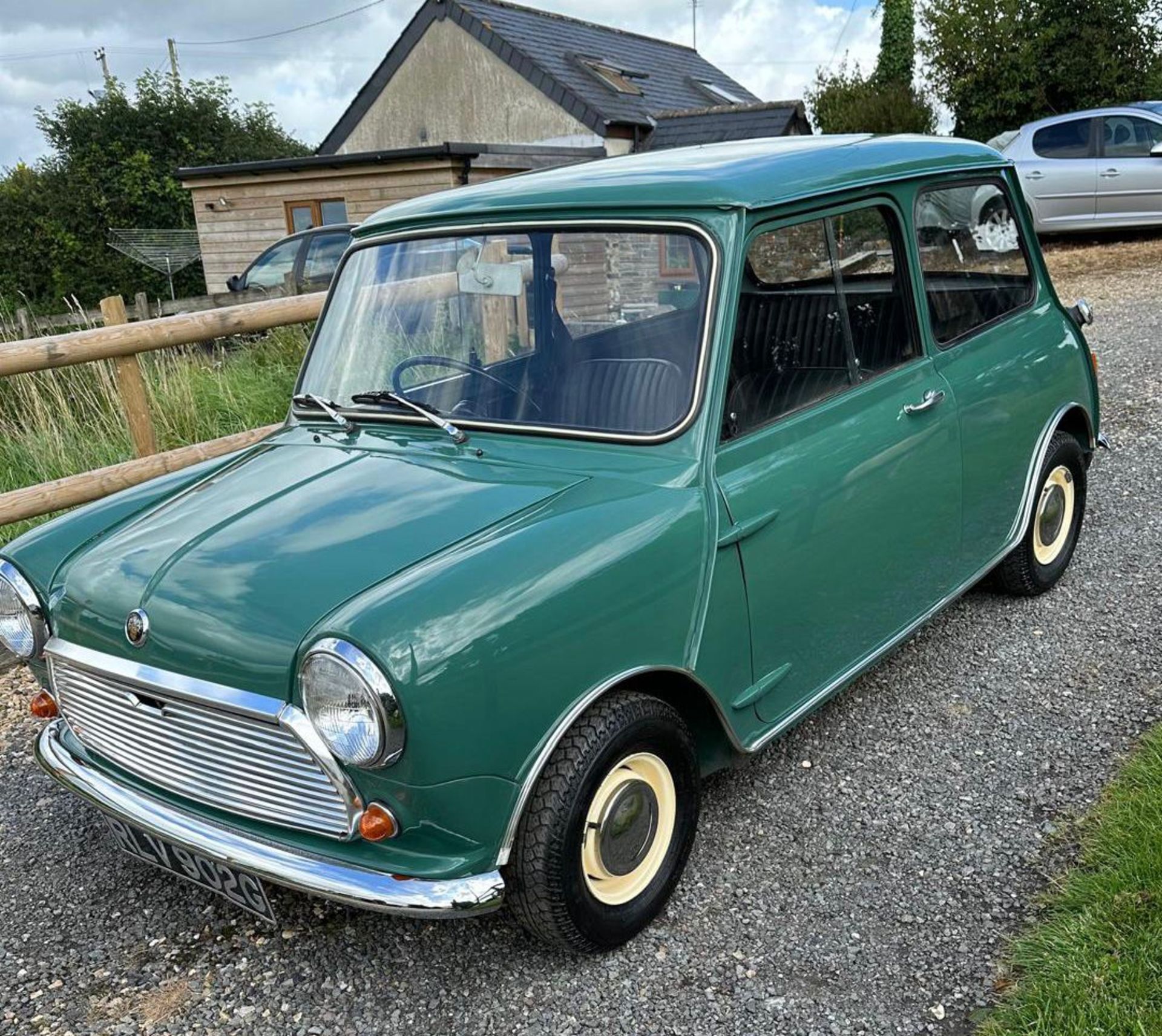 1968 Mini 860 - just 17,000 miles from new! - Image 4 of 27