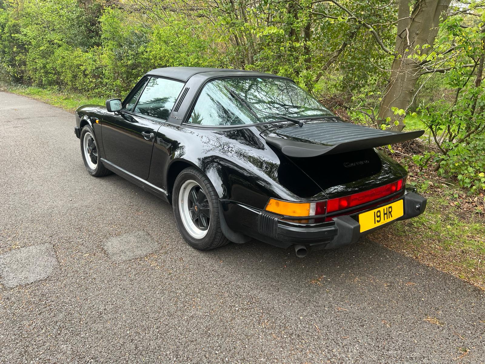 1988 Porsche Carrera Targa 3.2 - 61,000 miles of which only 3500 in past 25 years with current owner - Image 9 of 15