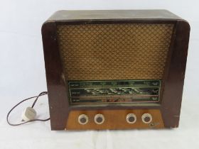 A vintage G Marconi radio. Disclaimer: electrical items are sold as untested and without guarantee.