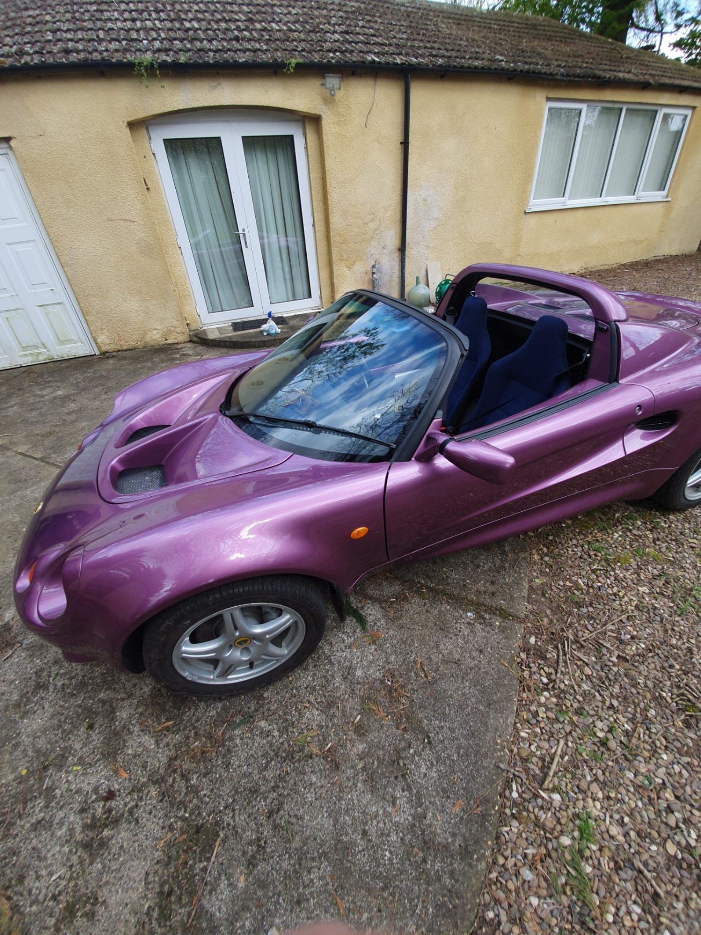 1998 Lotus Elise with mileage of 6,802 in one-off factory painted colour - Image 4 of 8