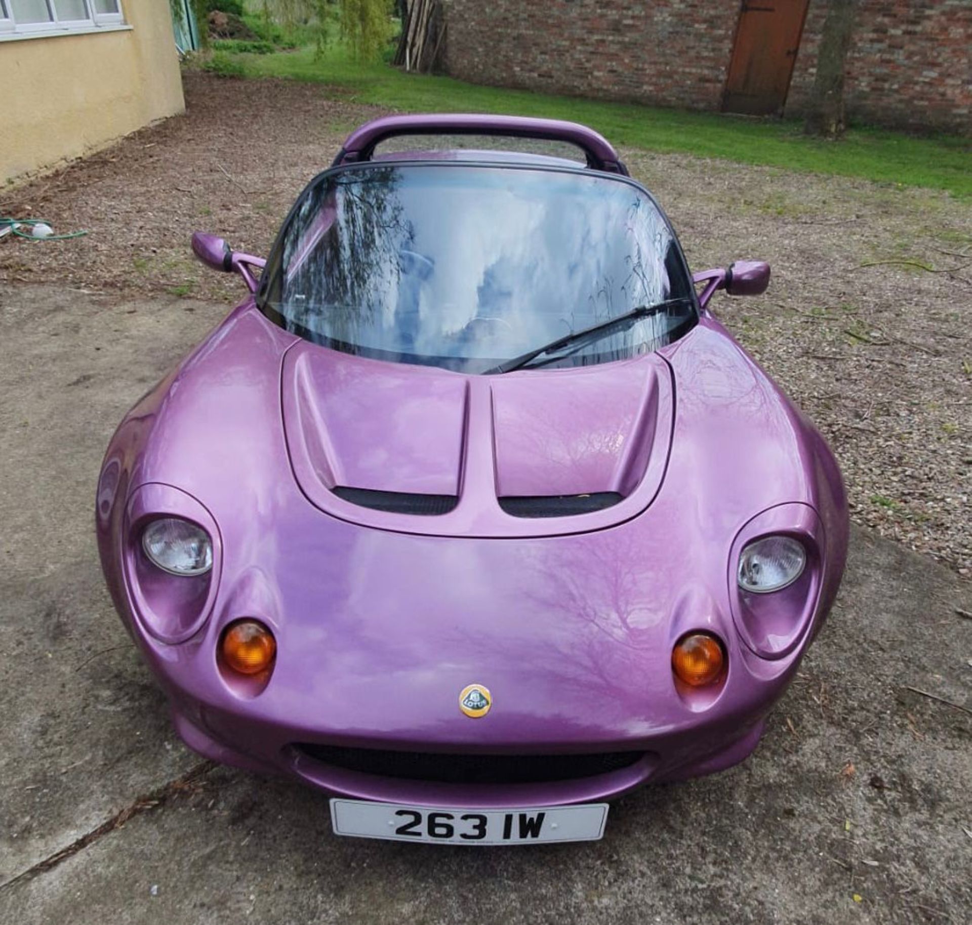 1998 Lotus Elise with mileage of 6,802 in one-off factory painted colour - Image 3 of 8