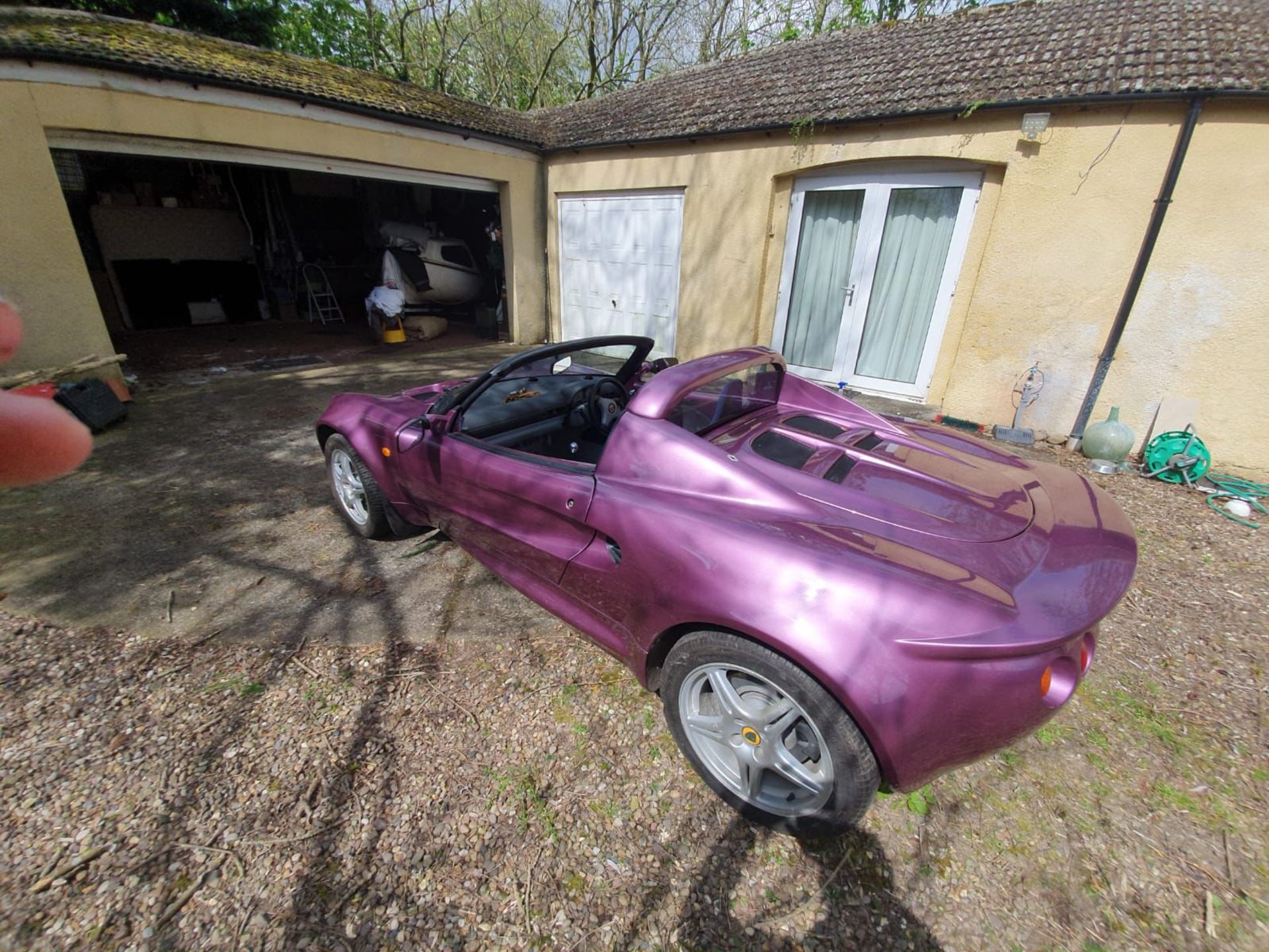 1998 Lotus Elise with mileage of 6,802 in one-off factory painted colour - Image 6 of 8