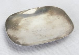 A hallmarked silver pin tray, 2.8ozt / 86.7g.