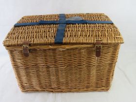 A large wicker hamper 60 x 43 x 38cm.