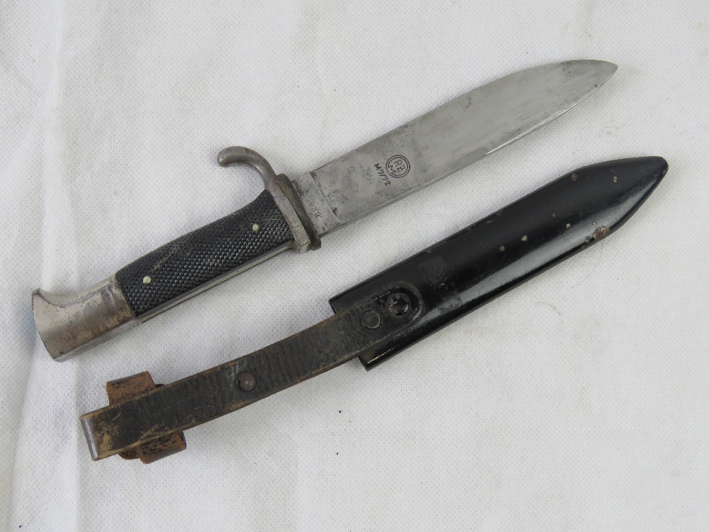 A WWII German Hitler Youth dagger with RZM and M7/72 to blade, 1939 to ricasso, with scabbard. - Image 2 of 4