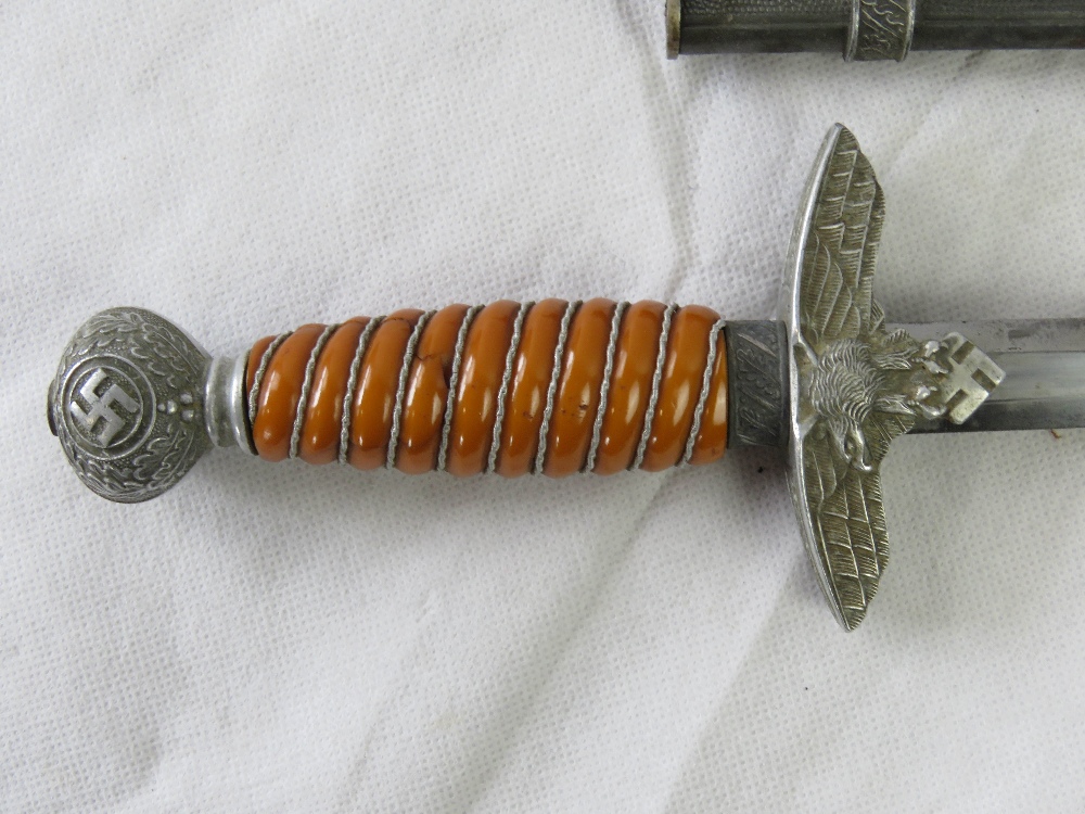 A WWII Luftwaffe 2nd pattern dress dagger by Weyersberg Kirschbaum & Cie AG (WKC), Solingen. - Image 2 of 9