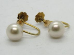 A pair of vintage pearl earrings having 9ct gold screw clips.