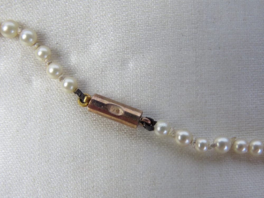 A vintage single strand faux pearl necklace having 9ct gold clasp in associated box. - Image 2 of 2