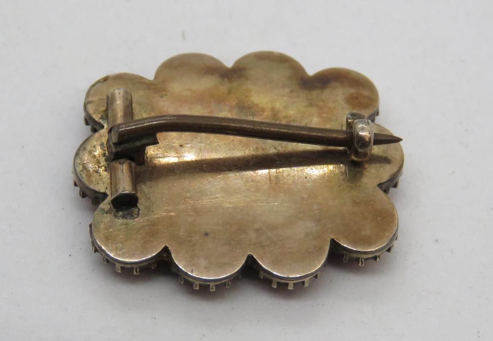 A Georgian brooch having central glazed panel surrounded by coral half beads, 2 x 1.8cm, 3.1g. - Image 2 of 2