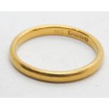 A 22ct gold D band ring, hallmarked for Birmingham, size O, 3.