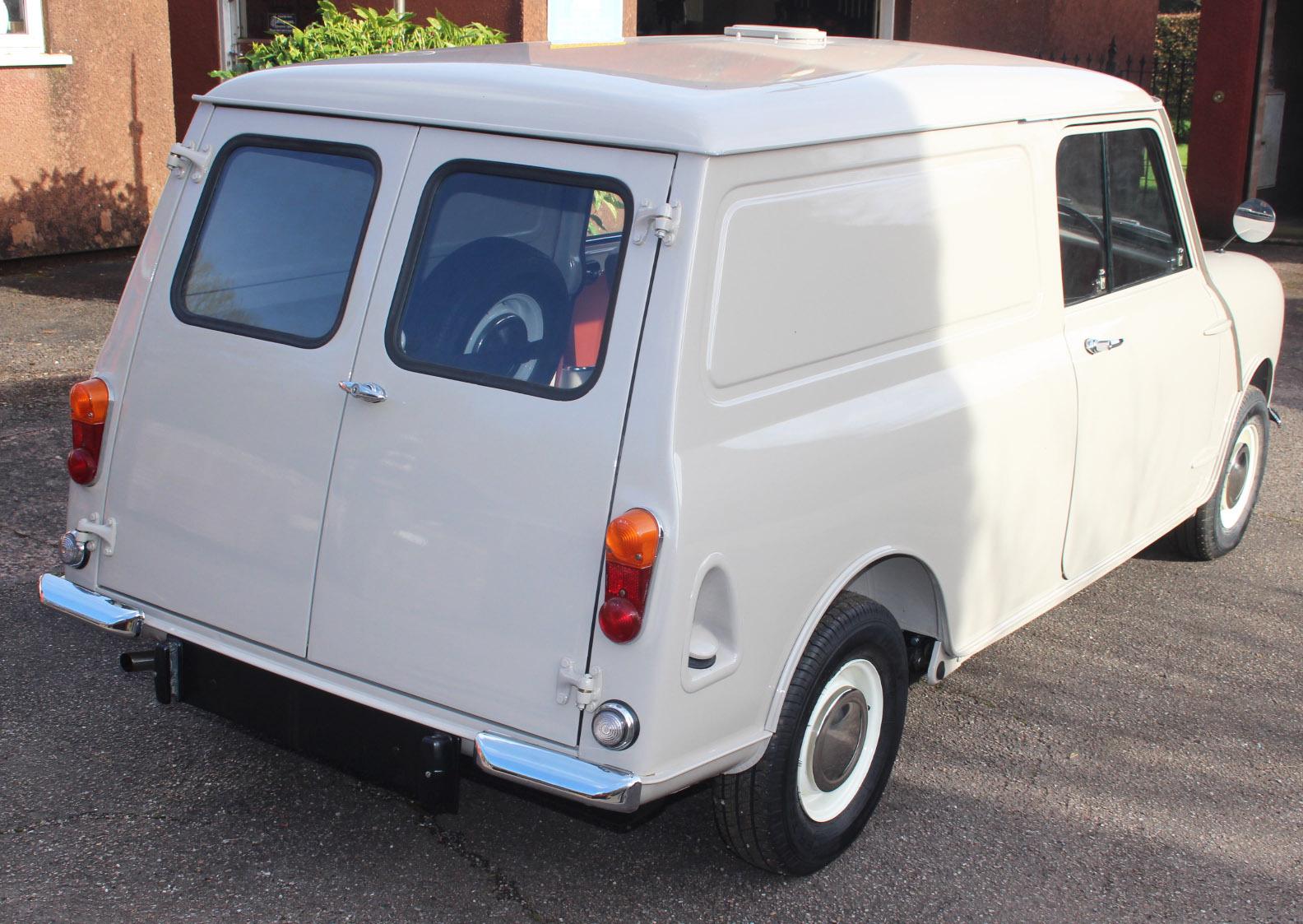 1960 Morris Mini Van 850 - 21,625 miles from new - Image 3 of 13