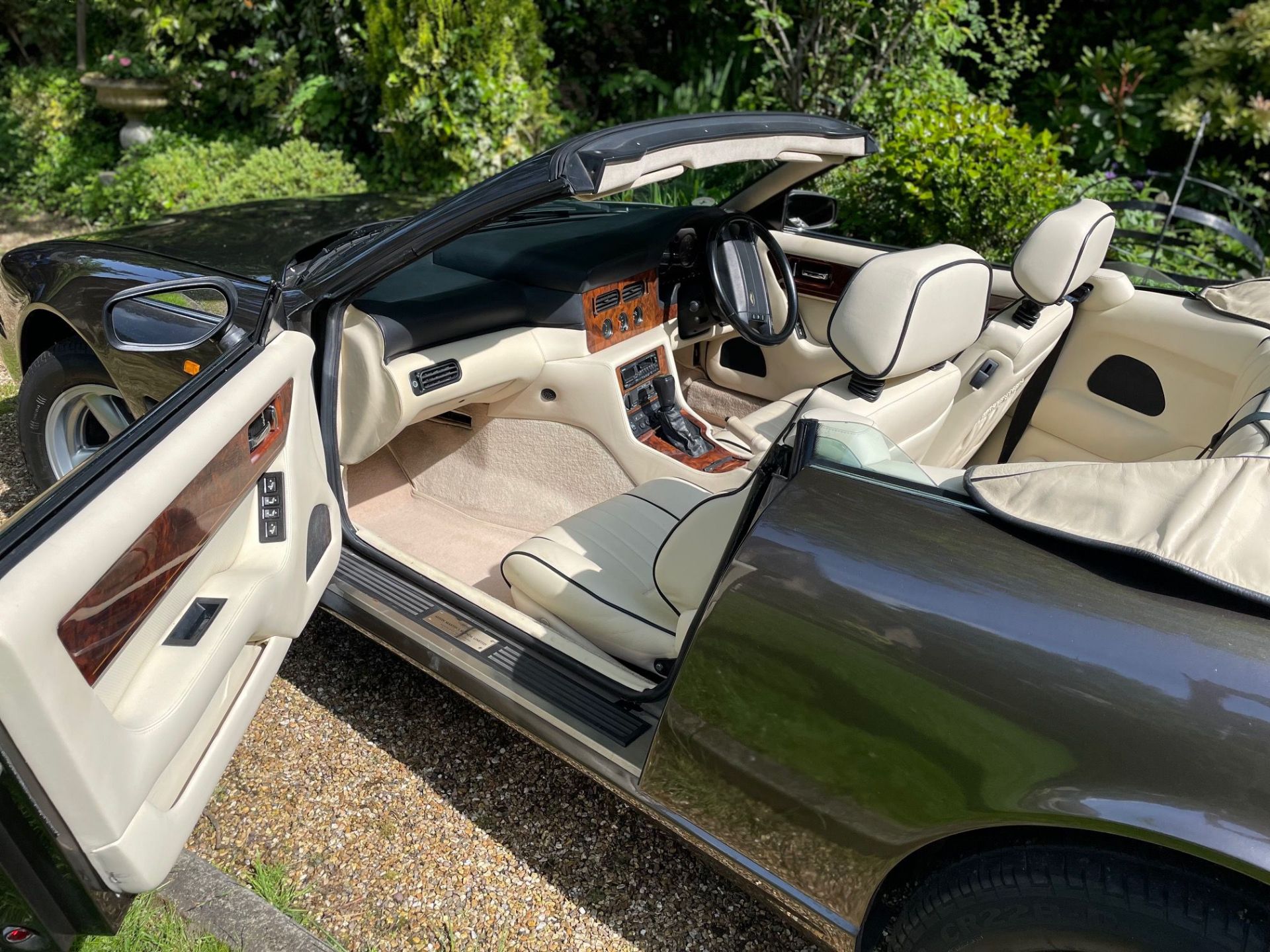 1993 Aston Martin Virage Volante - Having 11 months MOT - Image 18 of 22