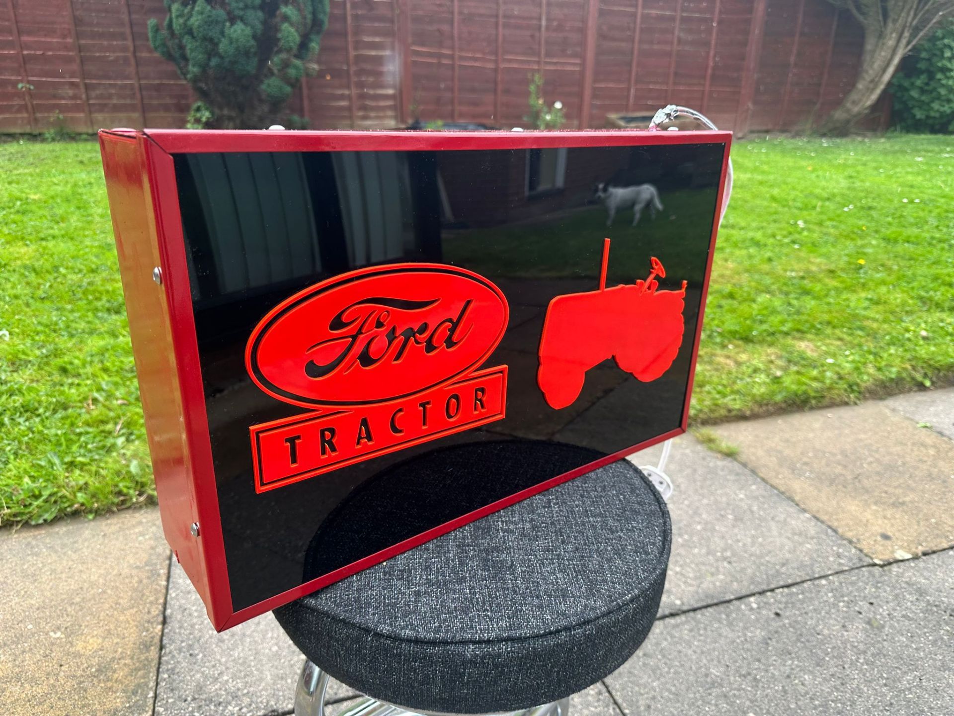 A contemporary Ford Tractor illuminated box sign, approx 50 x 30 x 10cm. - Bild 3 aus 7