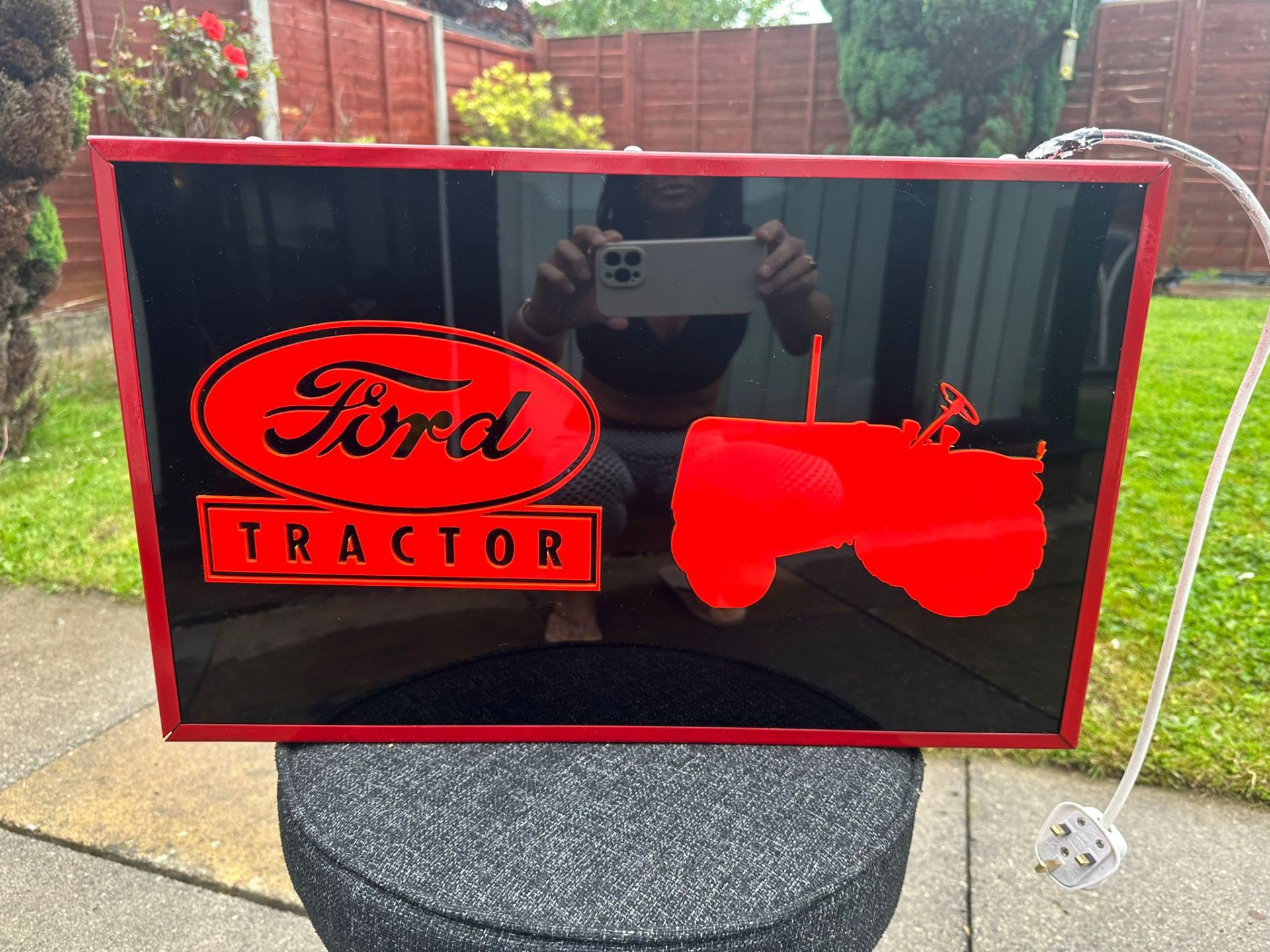 A contemporary Ford Tractor illuminated box sign, approx 50 x 30 x 10cm. - Image 7 of 7